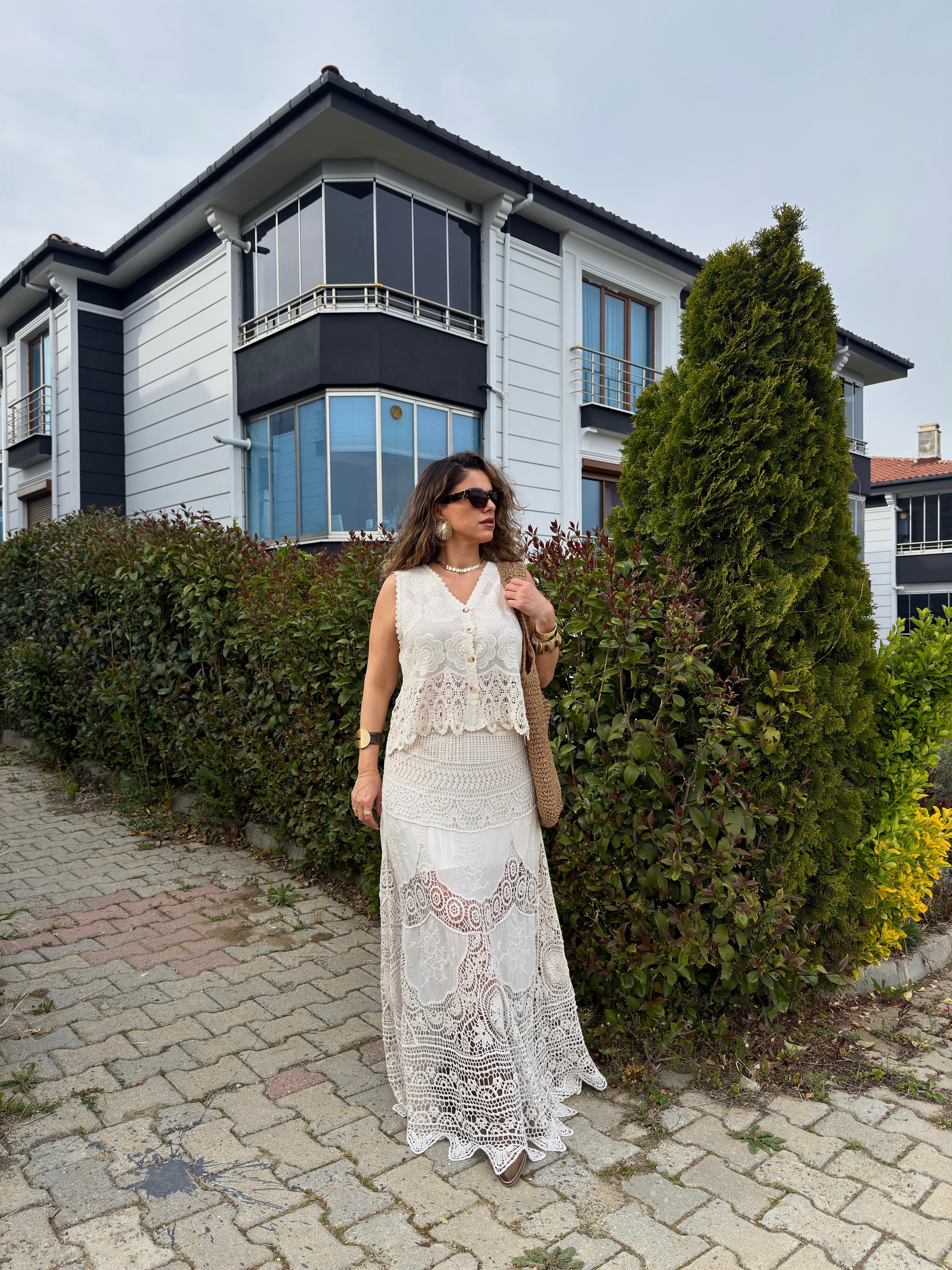 KREM DANTEL DETAYLI MAXİ ETEK