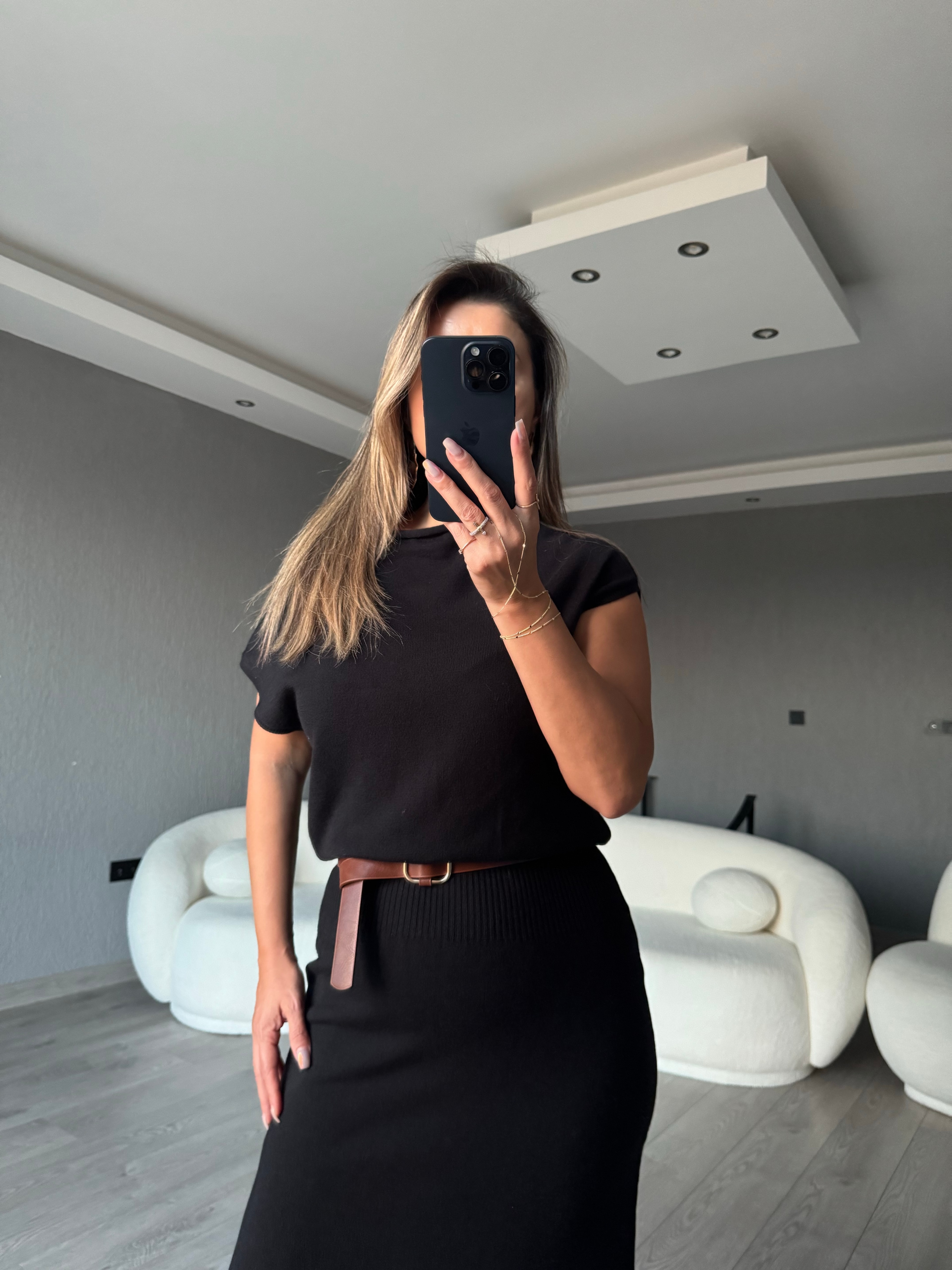 ASİMETRİK YAKA YÜNLÜ KEMERLİ TRİKO ELBİSE