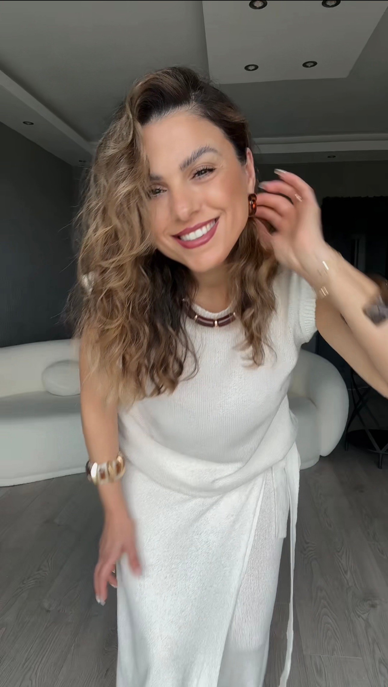 EKRU ÇAPRAZ KAPAMA ETEK BLUZ TAKIM