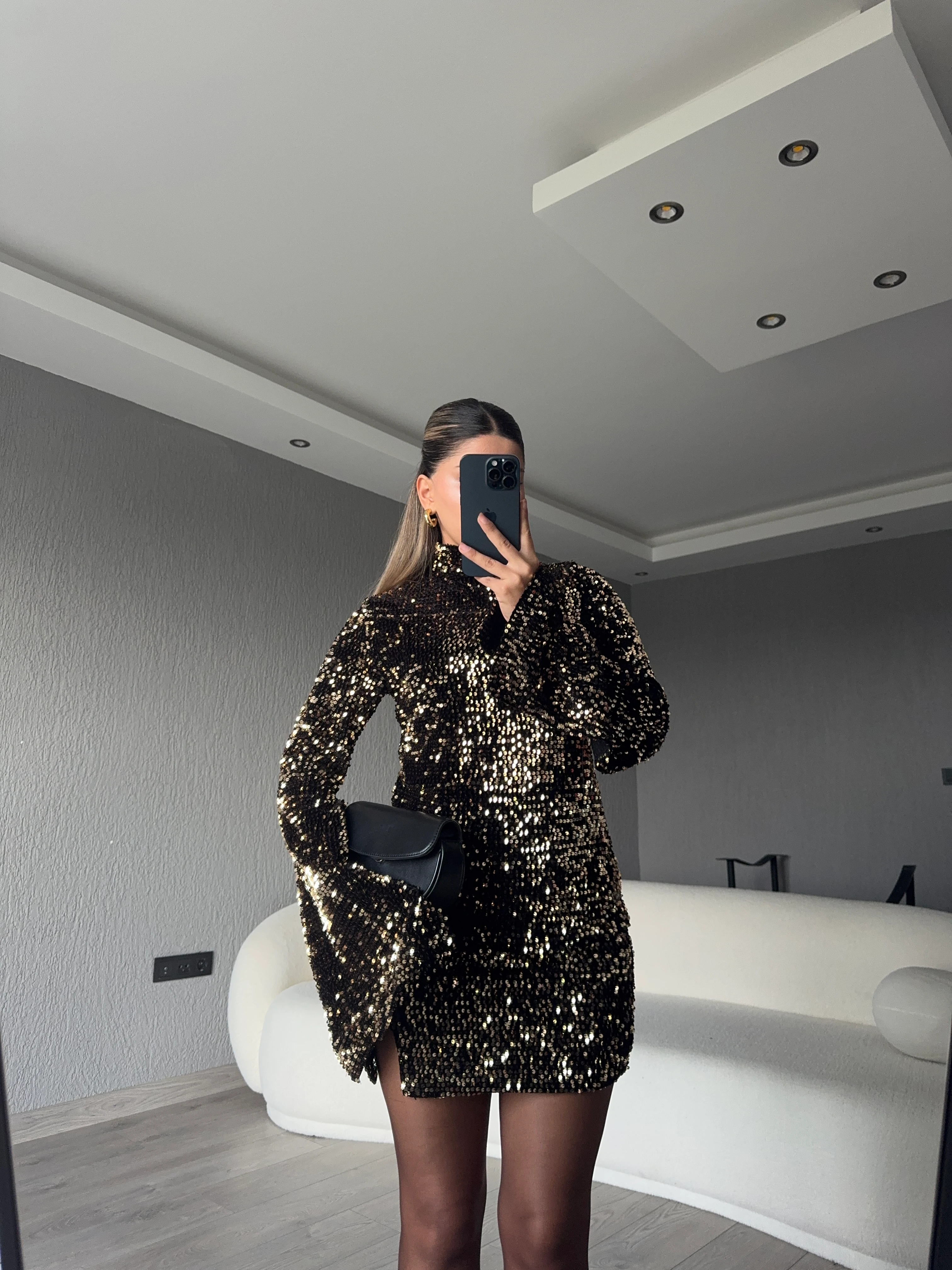 PUL DETAYLI YIRTMAÇLI ELBİSE