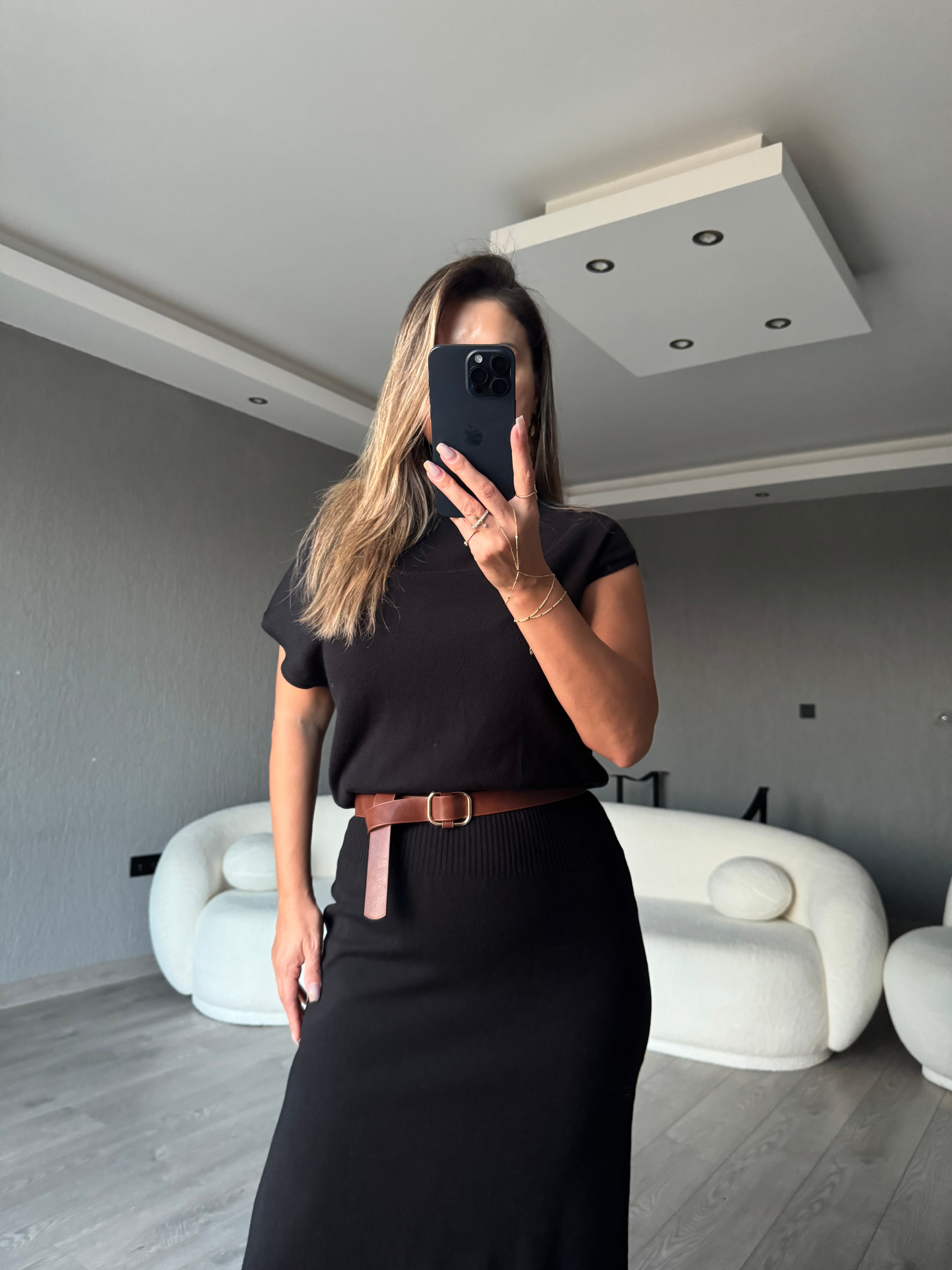 ASİMETRİK YAKA YÜNLÜ KEMERLİ TRİKO ELBİSE