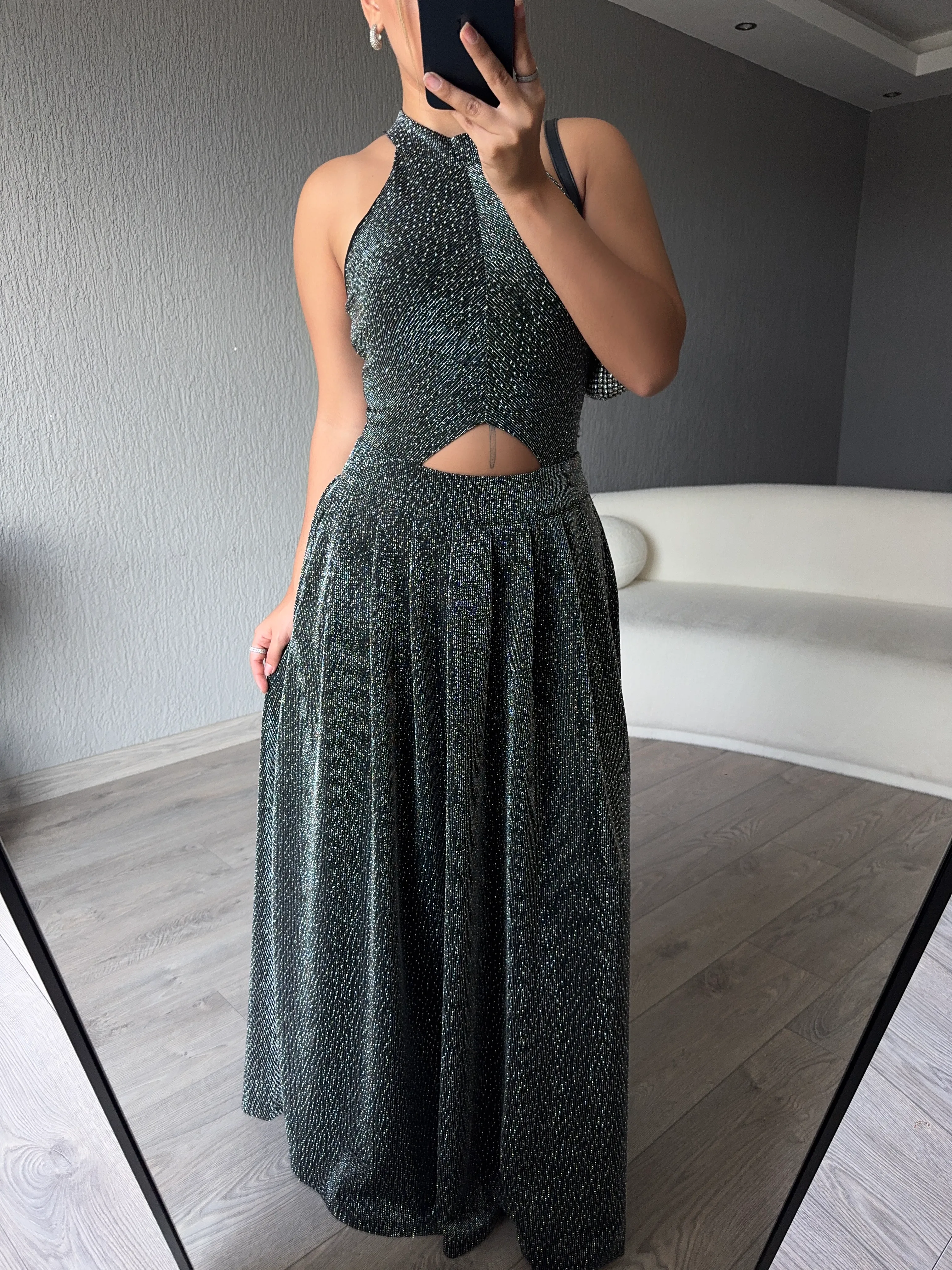 IŞILTILI HALTER YAKA CUT-OUT DETAYLI GİZLİ CEPLİ ELBİSE