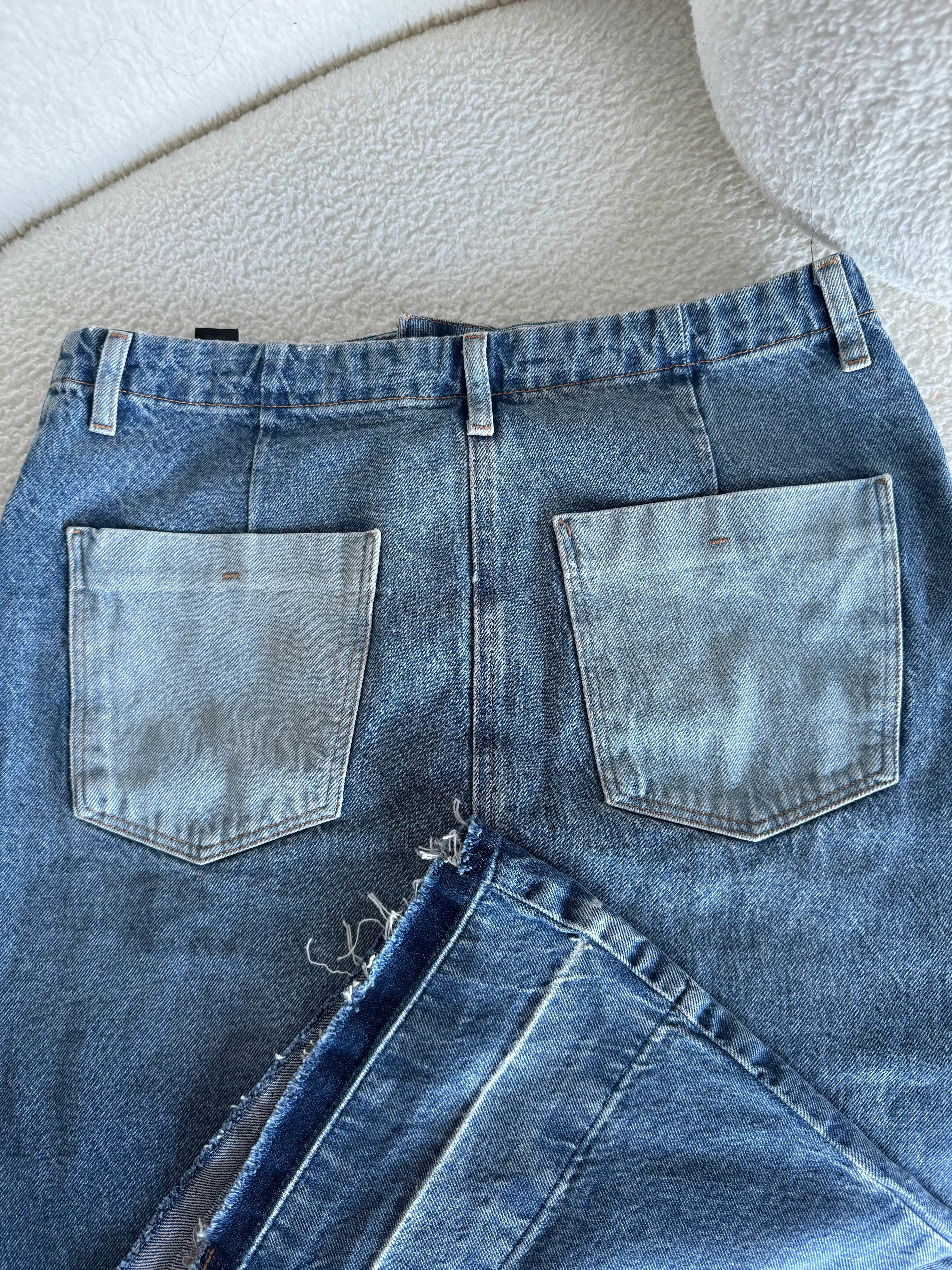 ARKASI YIRTMAÇ DETAYLI UZUN DENİM ETEK