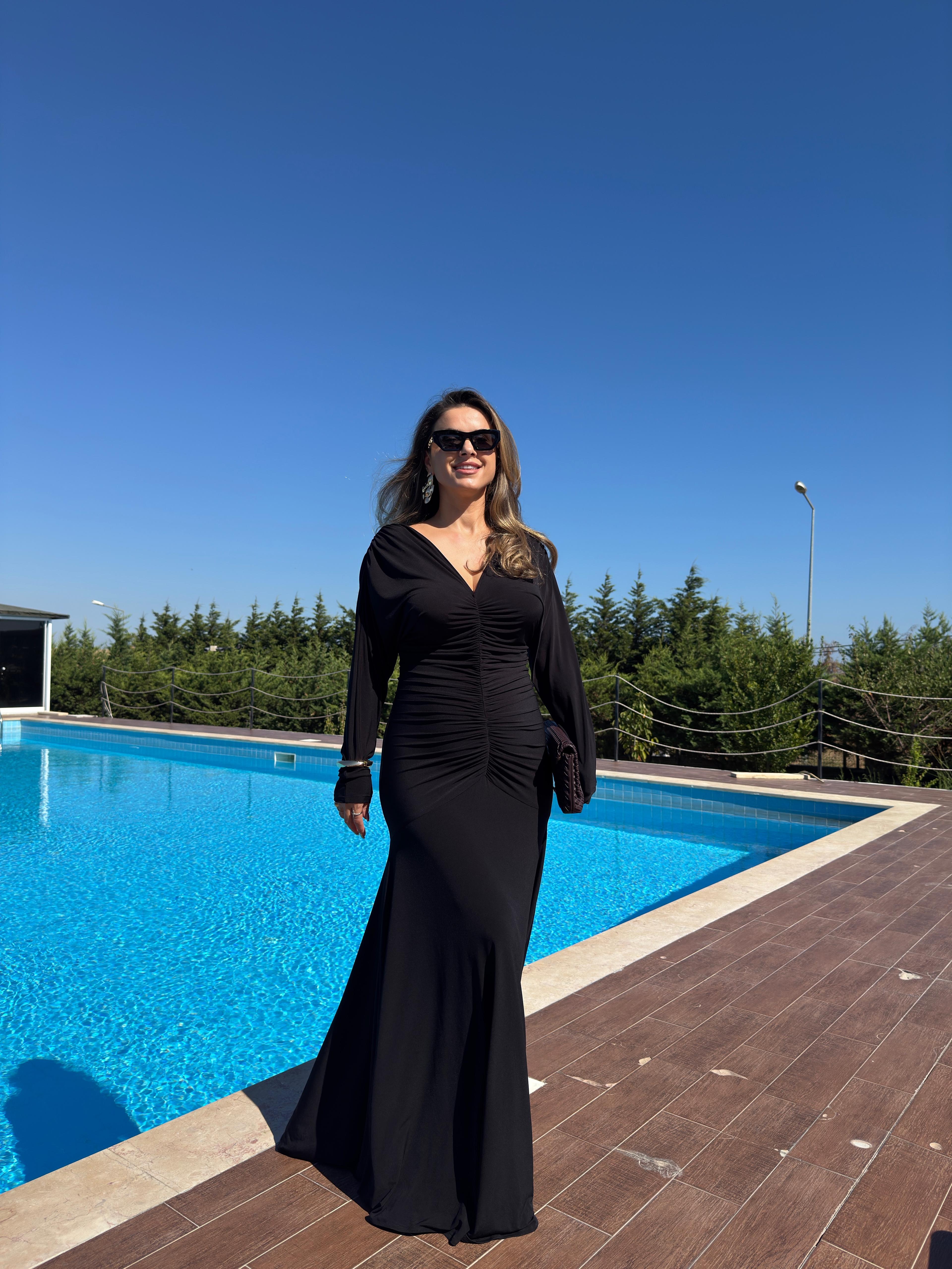 DÜŞÜK OMUZ YARASA KOL DETAYLI BÜZGÜLÜ ELBİSE