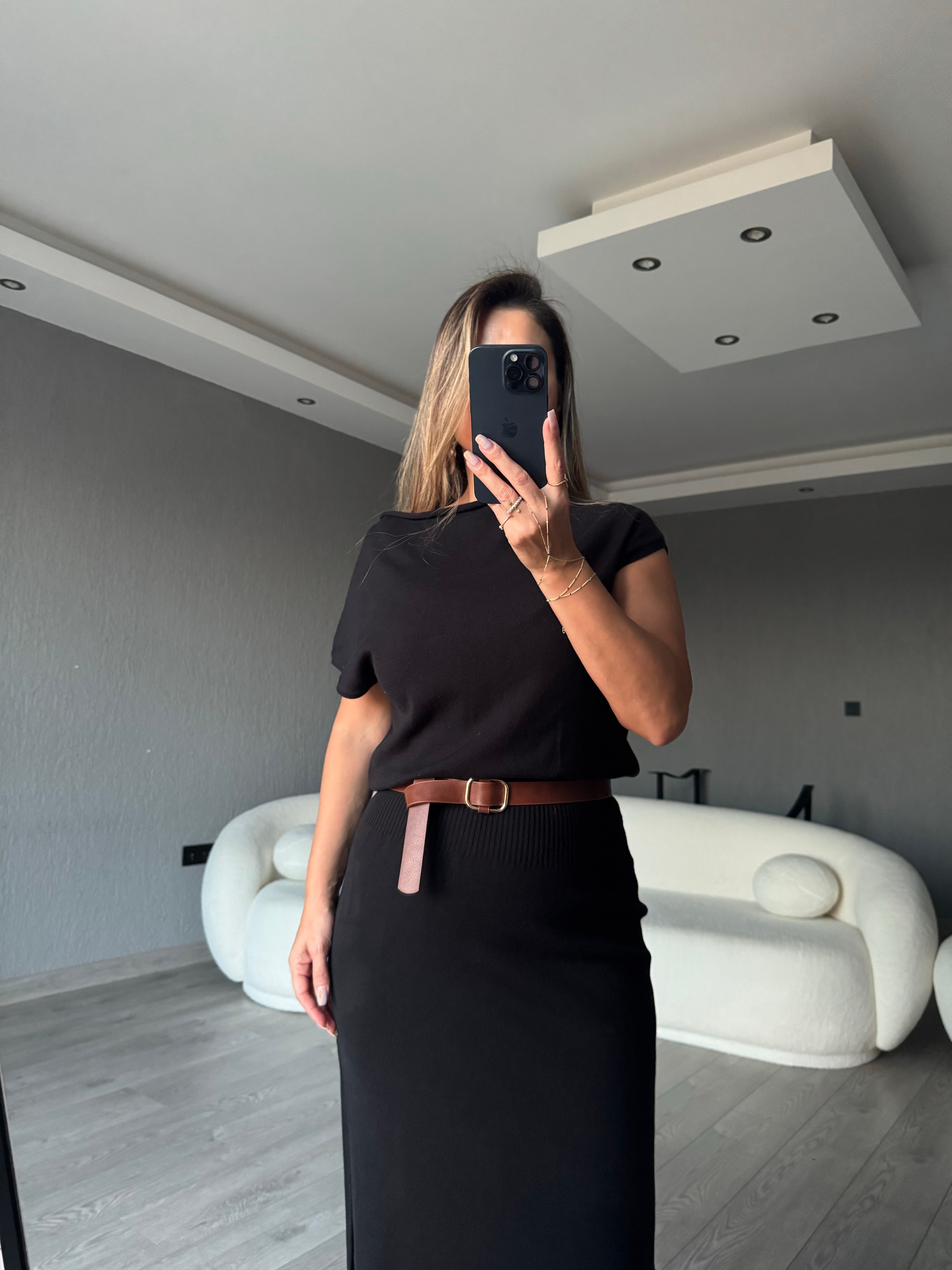 ASİMETRİK YAKA YÜNLÜ KEMERLİ TRİKO ELBİSE