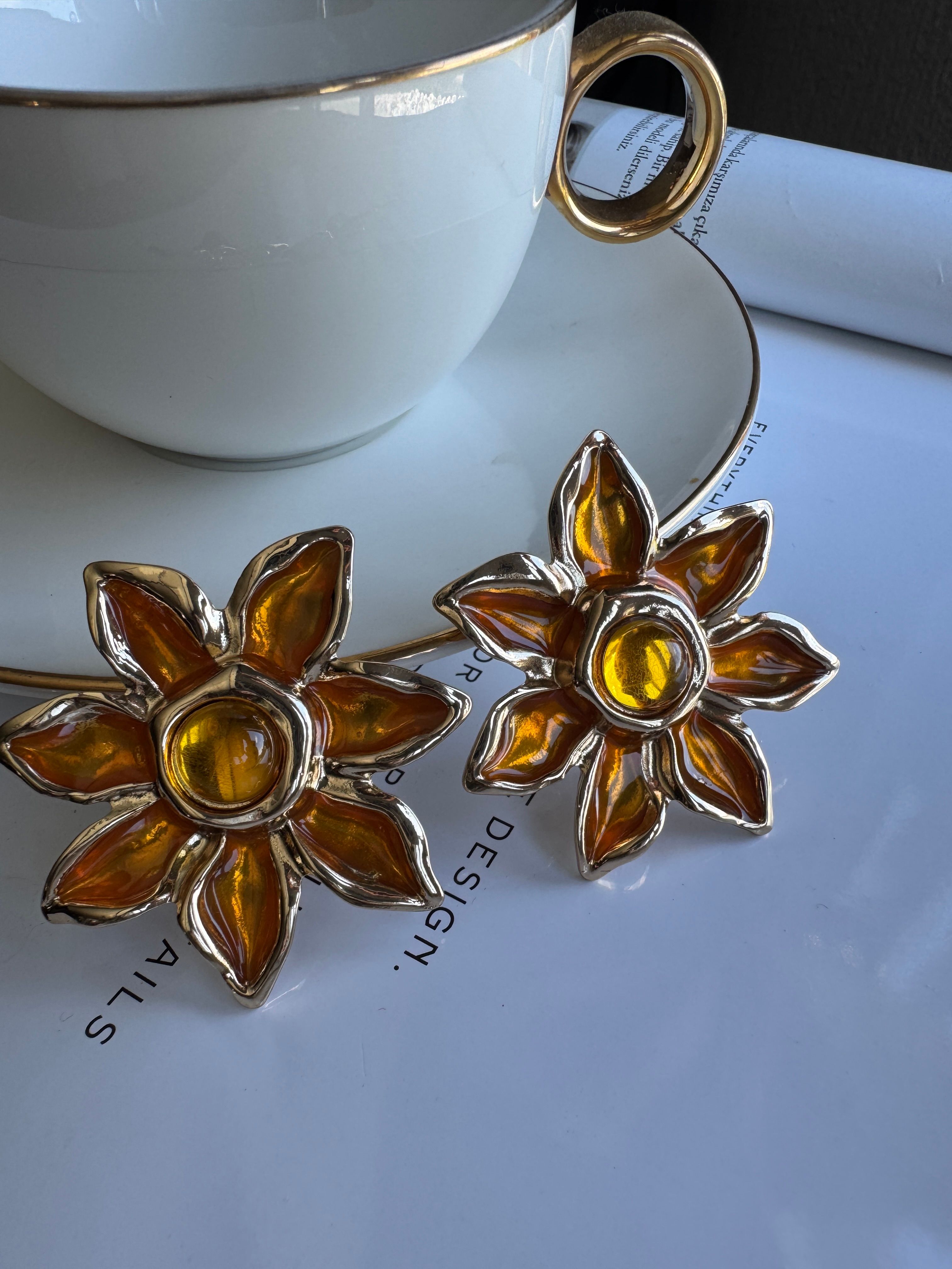 MARKA MODEL AMBER ÇİÇEK KÜPE
