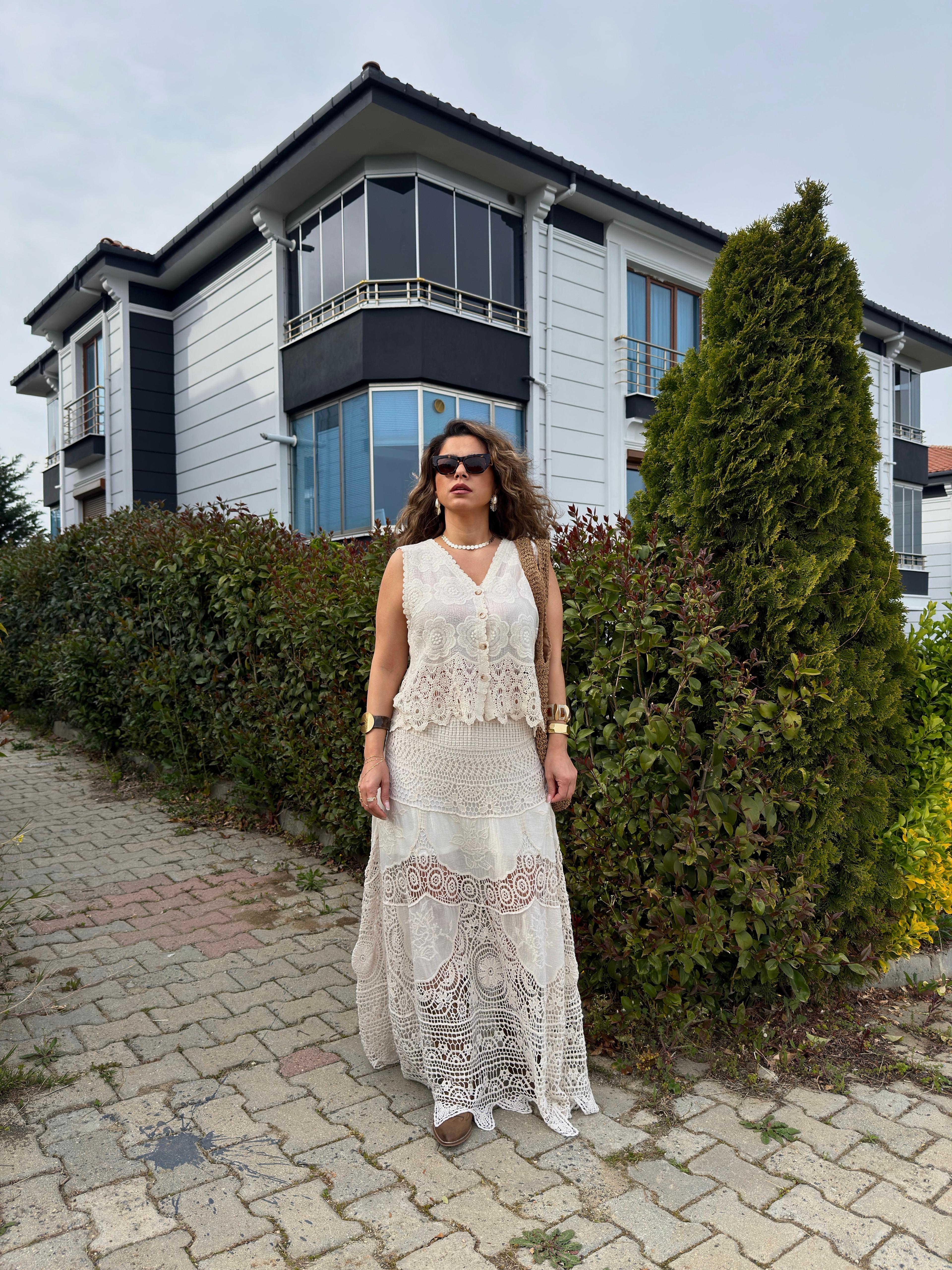 KREM DANTEL DETAYLI MAXİ ETEK