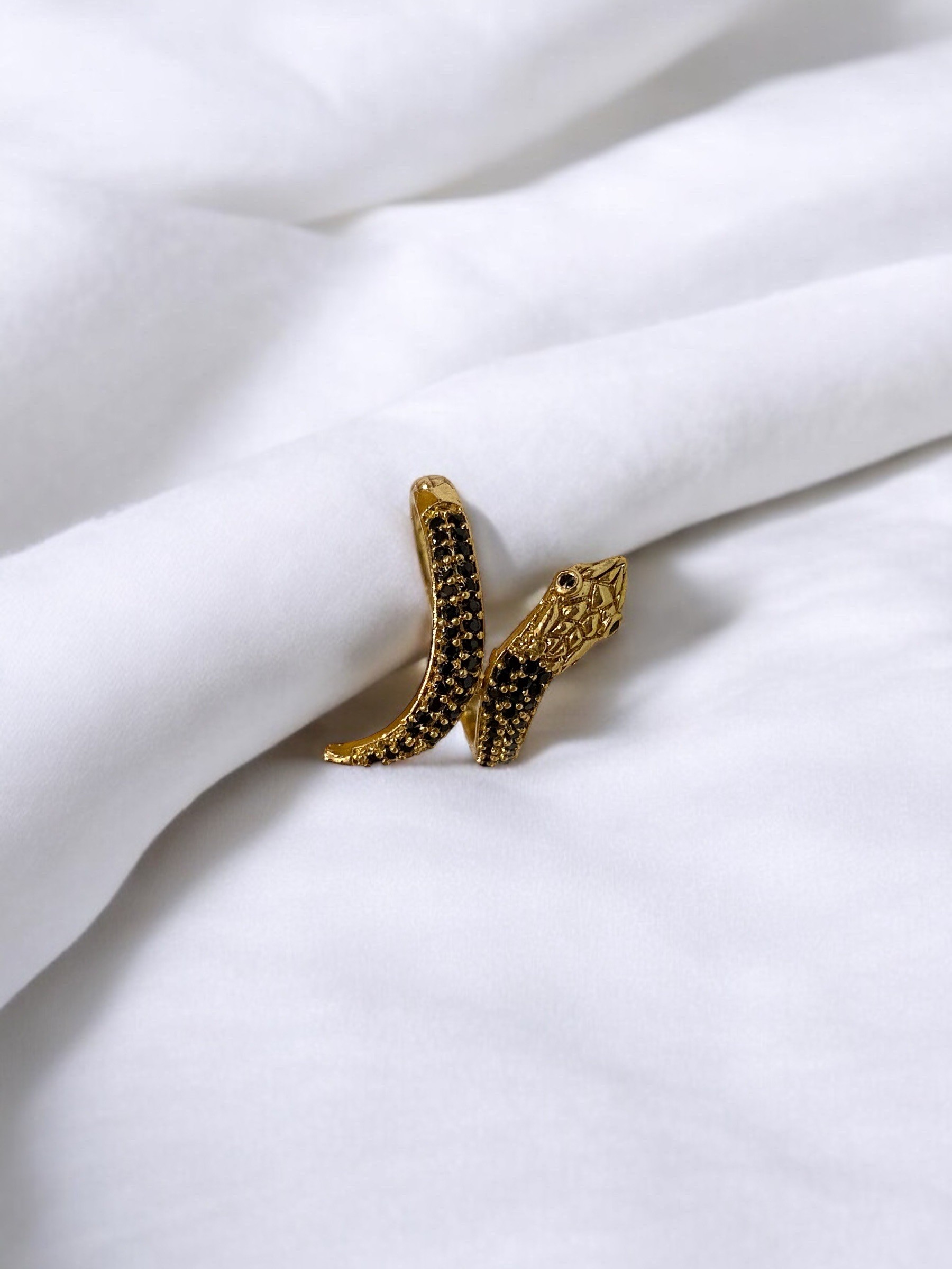 Siyah Serpent Yüzük