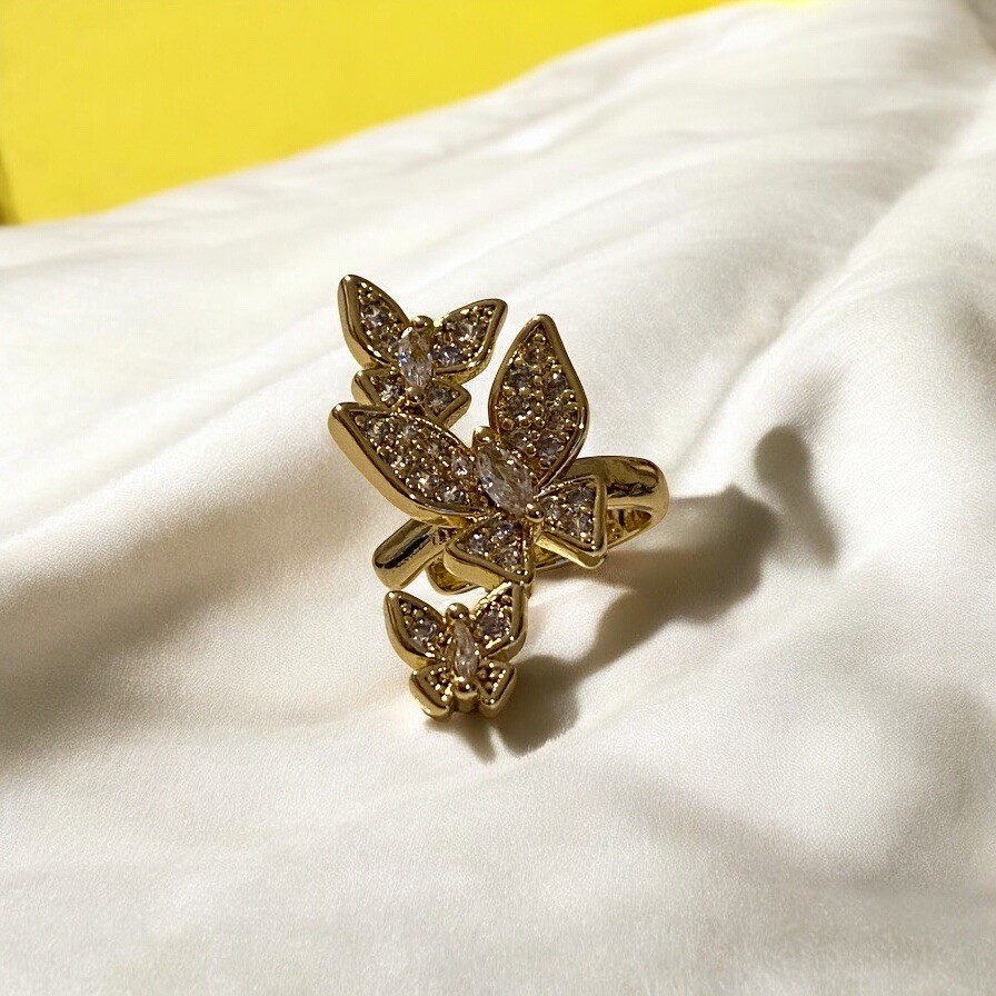 Kelebek Dansı Kıkırdak Küpe