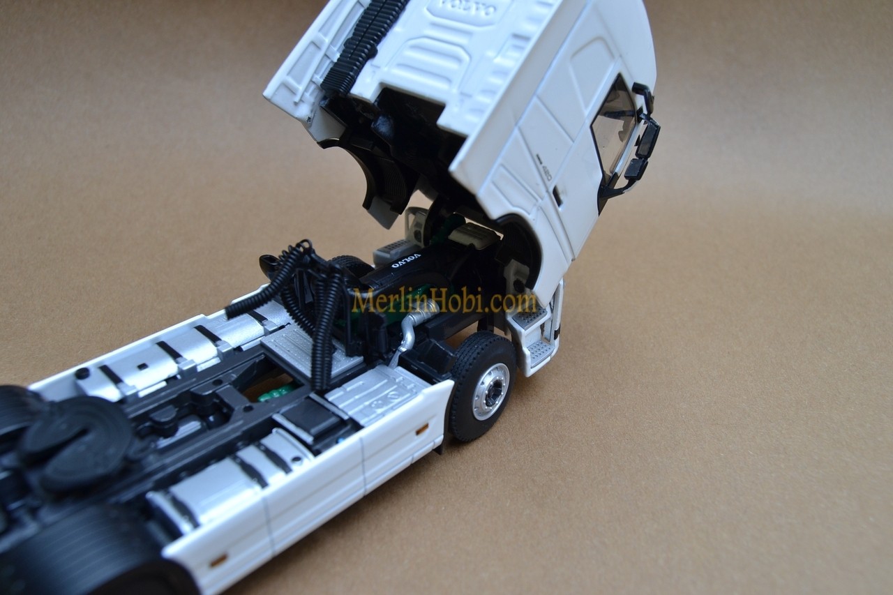 1/50 Volvo FH4 XL 4x2 Beyaz Tır Çekici