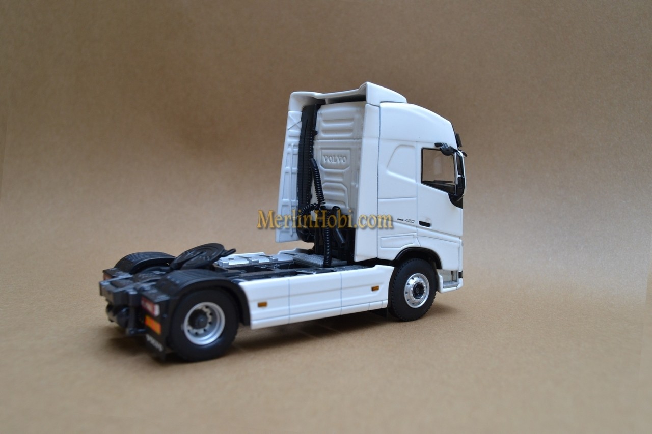 1/50 Volvo FH4 XL 4x2 Beyaz Tır Çekici