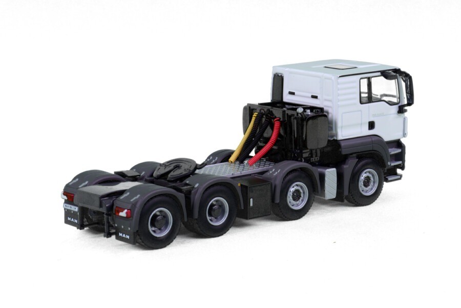 1/50 -White Line; MAN TGS L FLAT ROOF 8x4