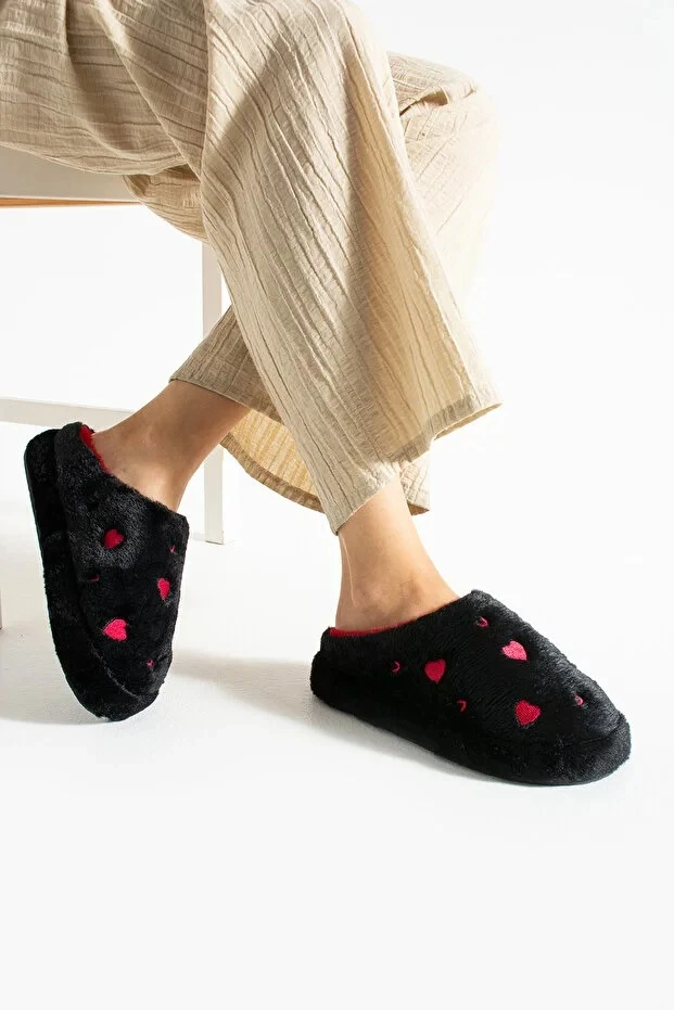 Kadın Peluş Kalpli Ev Terliği Misafir Terliği Bohça Terliği