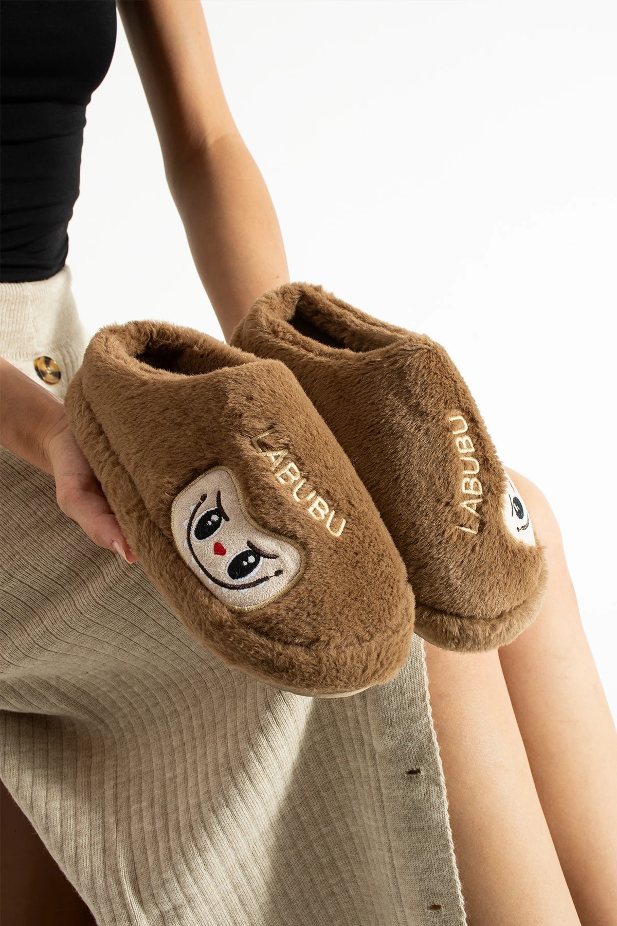 Labubu Kadın Peluş Ev Terliği Hafif Taban Misafir Bohça Çeyiz Ev Terliği