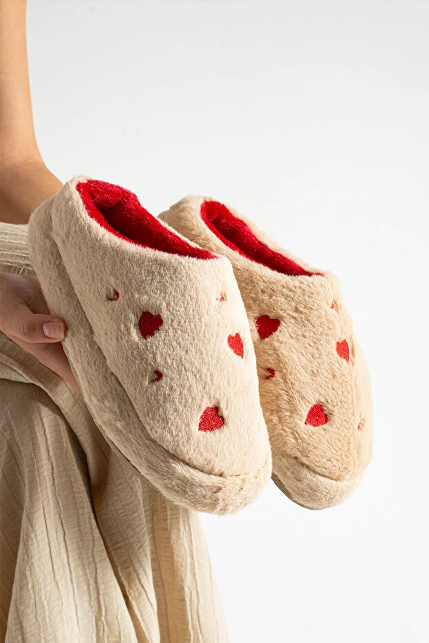 Kadın Peluş Kalpli Ev Terliği Misafir Terliği Bohça Terliği