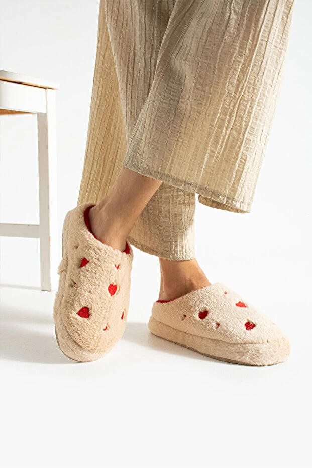 Kadın Peluş Kalpli Ev Terliği Misafir Terliği Bohça Terliği