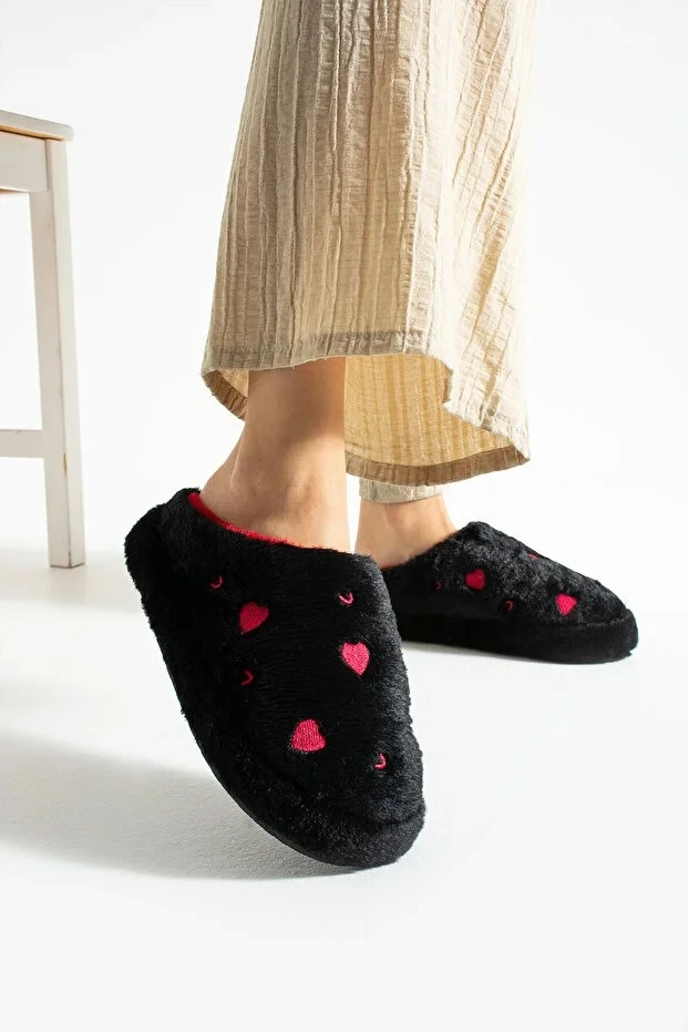 Kadın Peluş Kalpli Ev Terliği Misafir Terliği Bohça Terliği