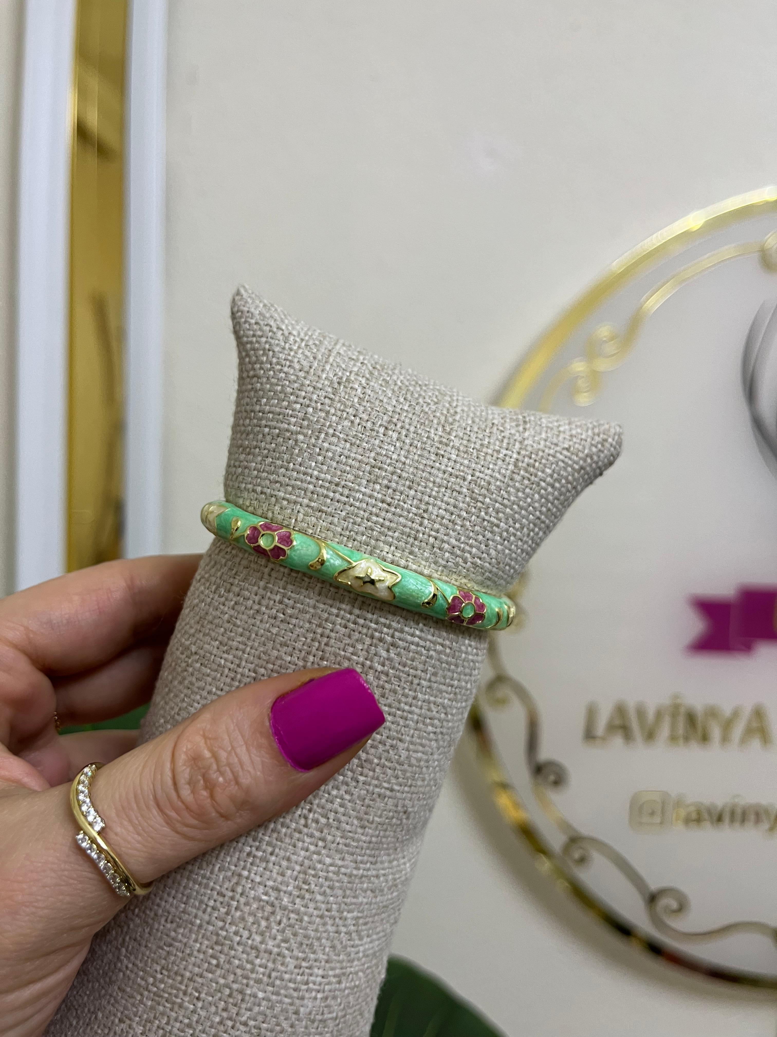 Mineli kelepçe-LAVİNYA
