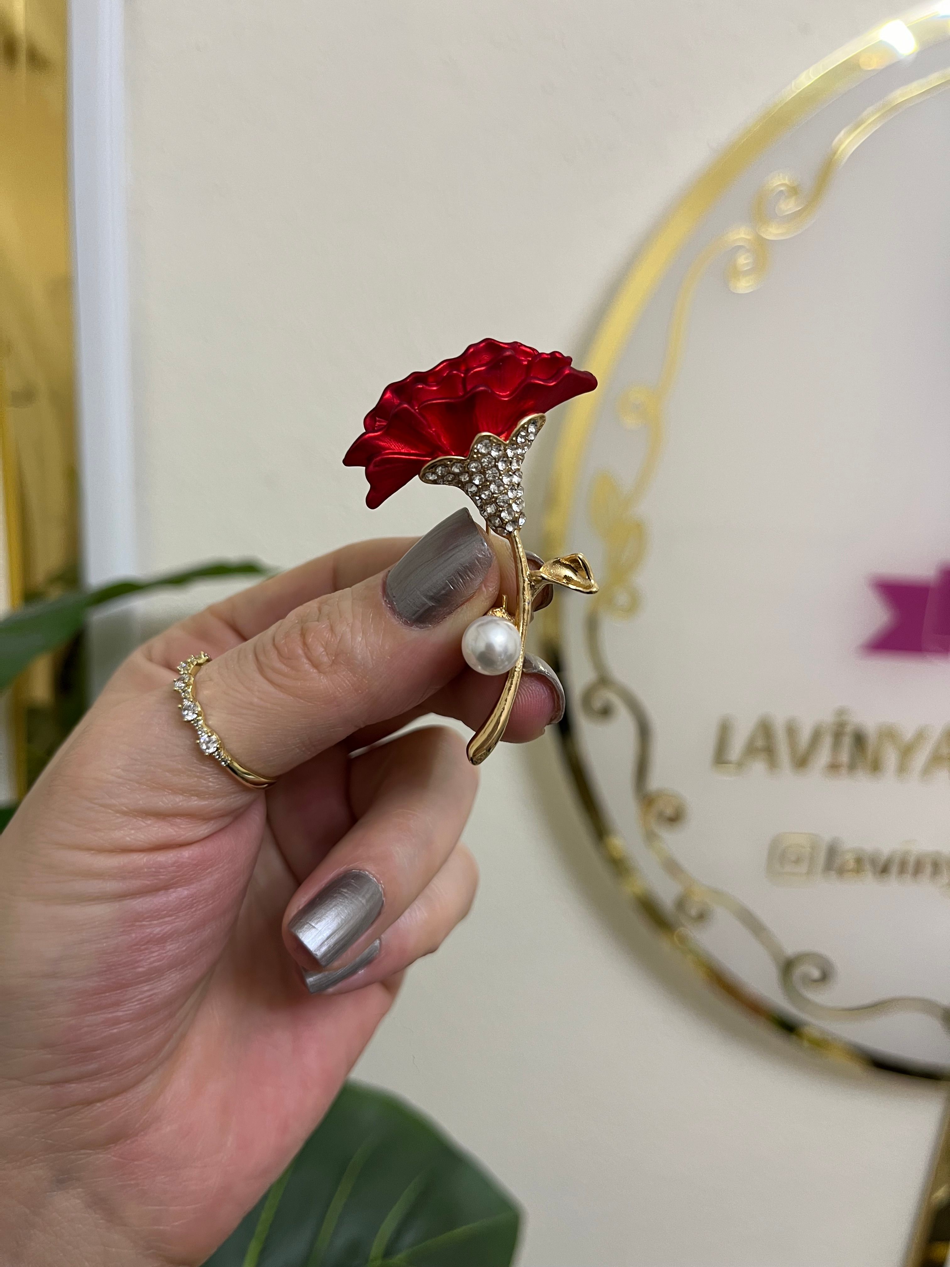Kırmızı gül broş-LAVİNYA