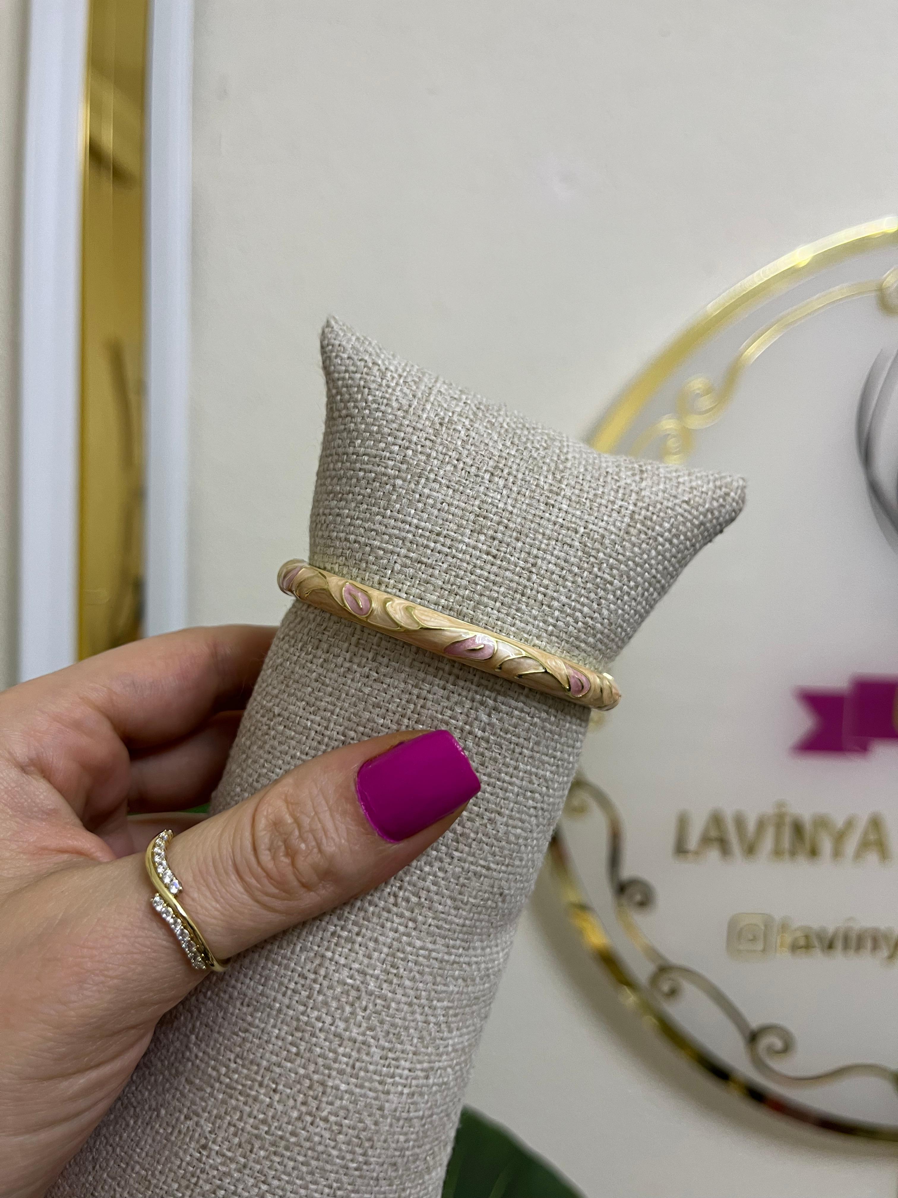 Mineli kelepçe-LAVİNYA