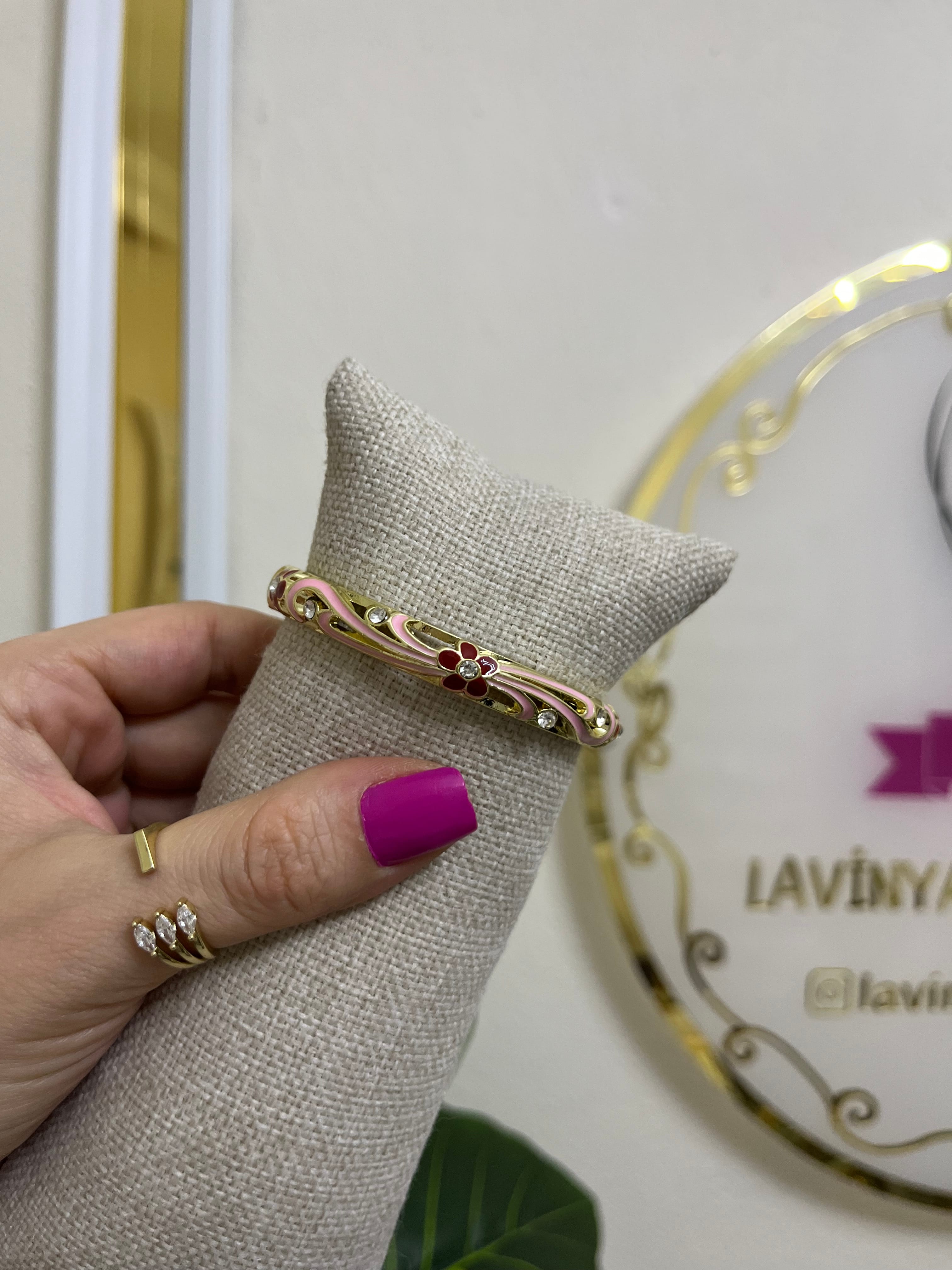 Mineli kelepçe-LAVİNYA