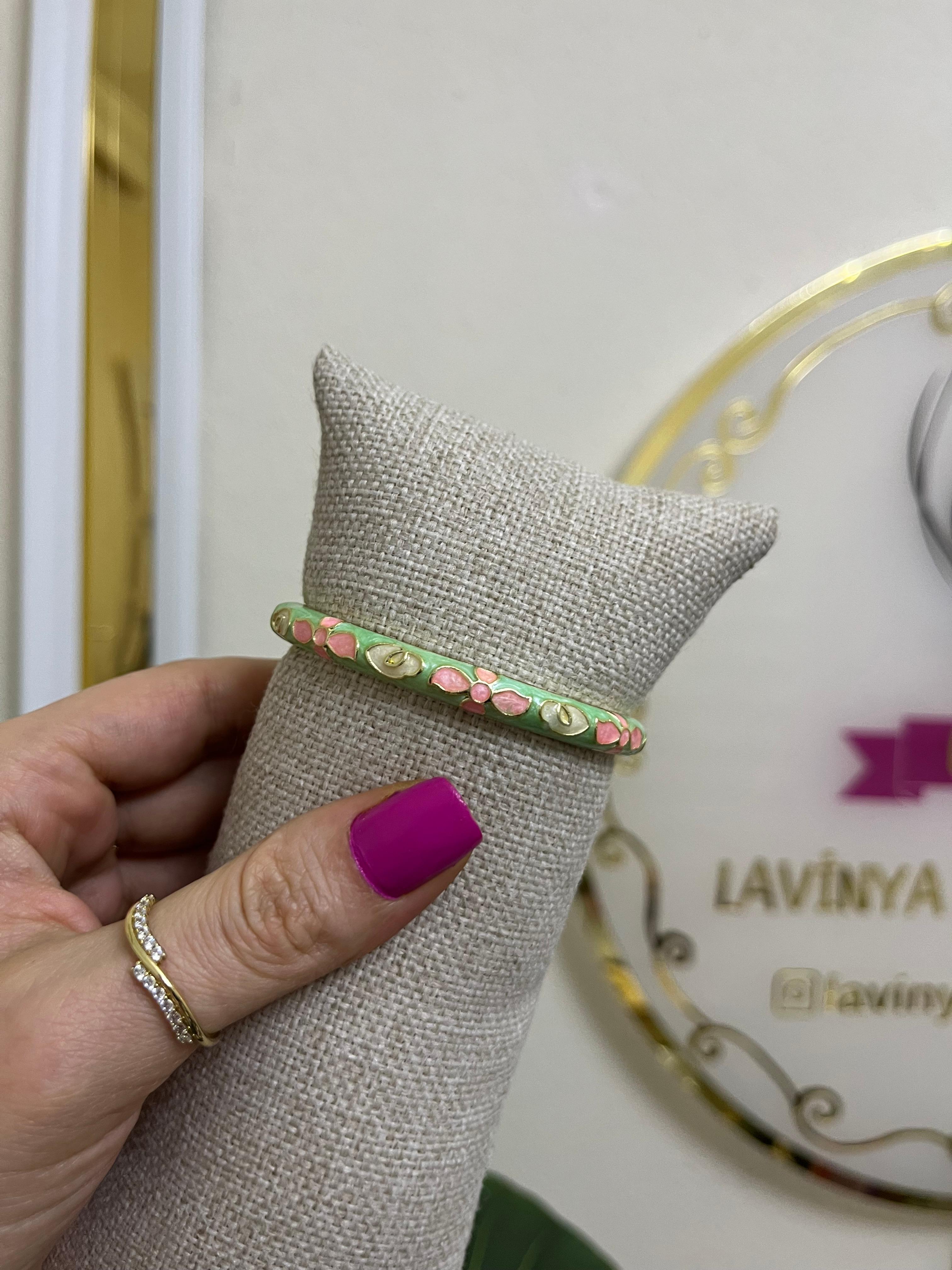 Mineli kelepçe-LAVİNYA