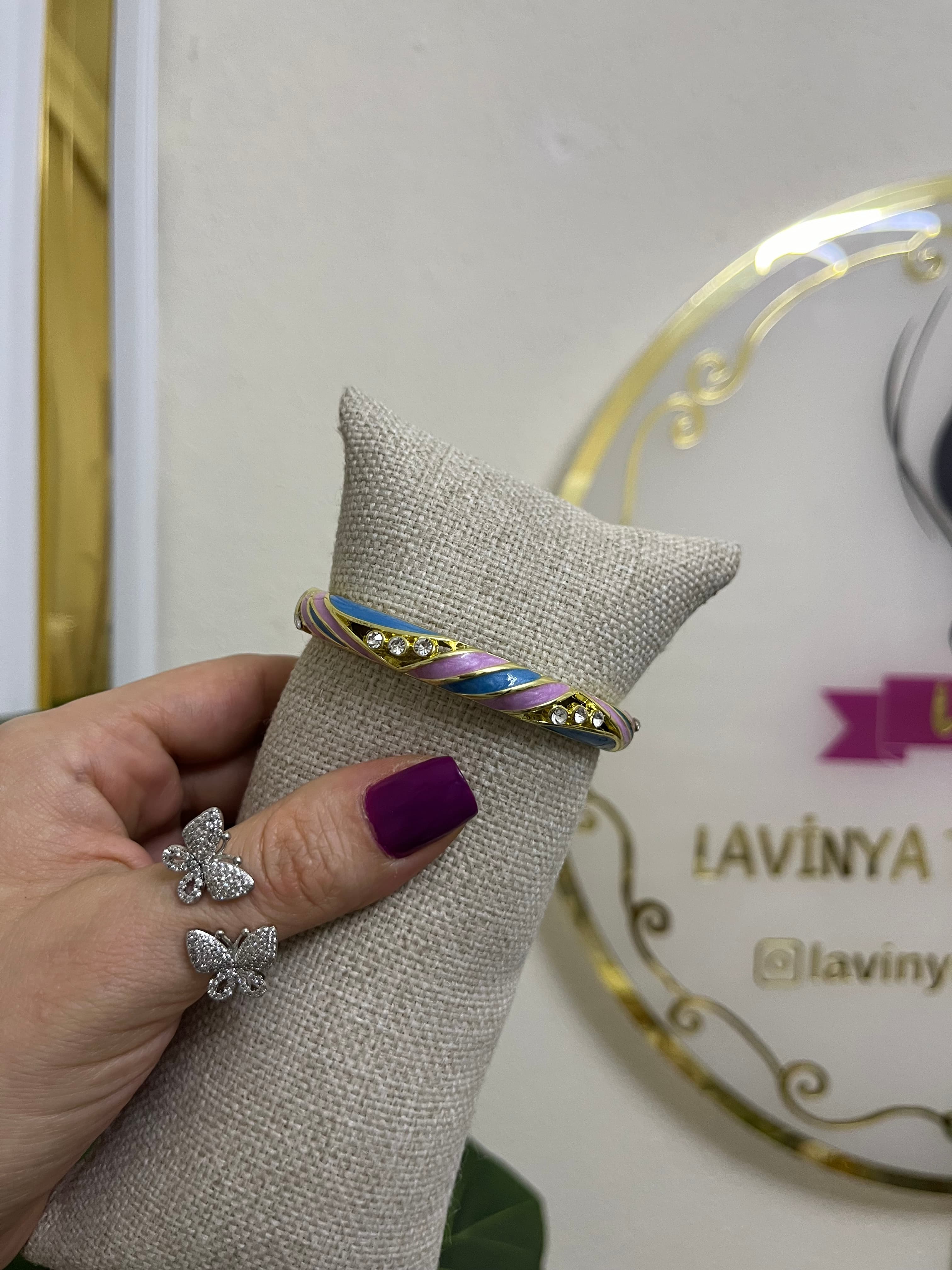 Mineli kelepçe-LAVİNYA