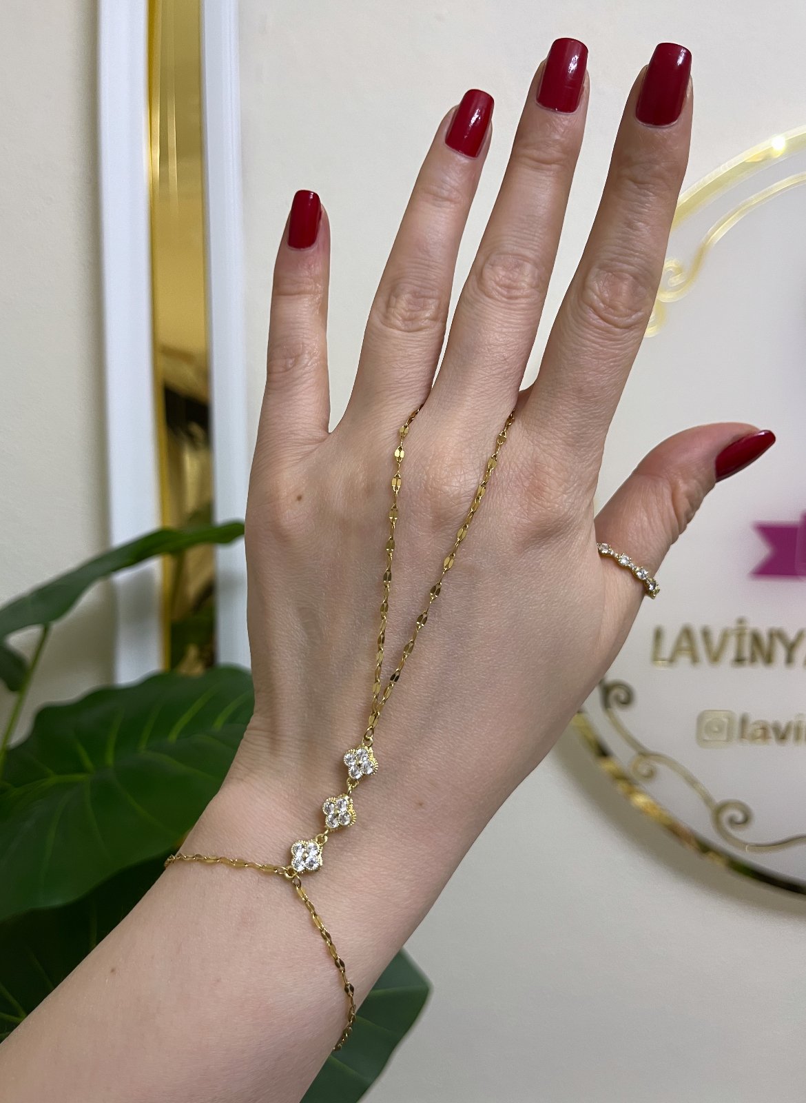 Yonca şahmeran-LAVİNYA