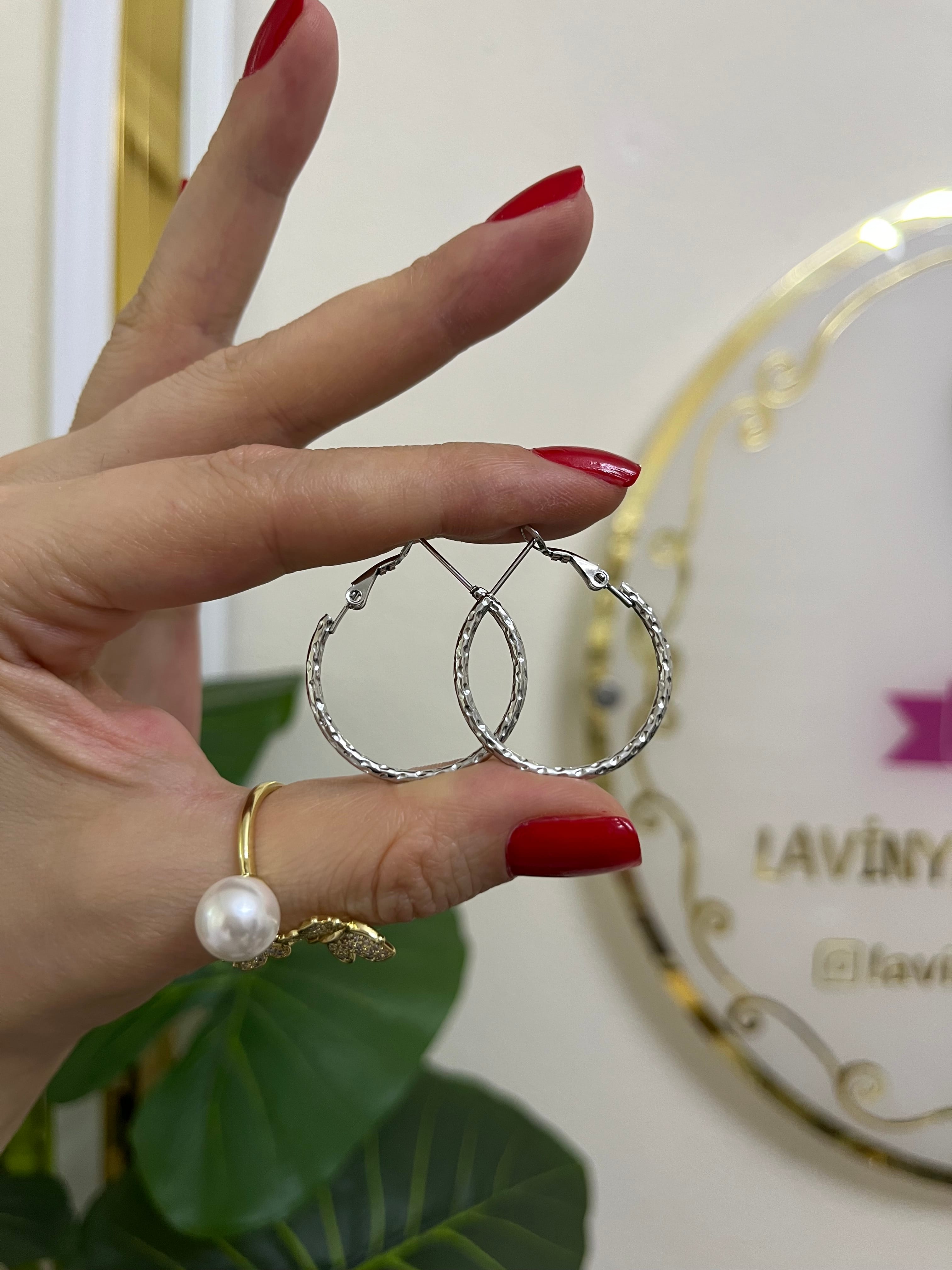 Kristal görünümlü silver çelik küpe-LAVİNYA