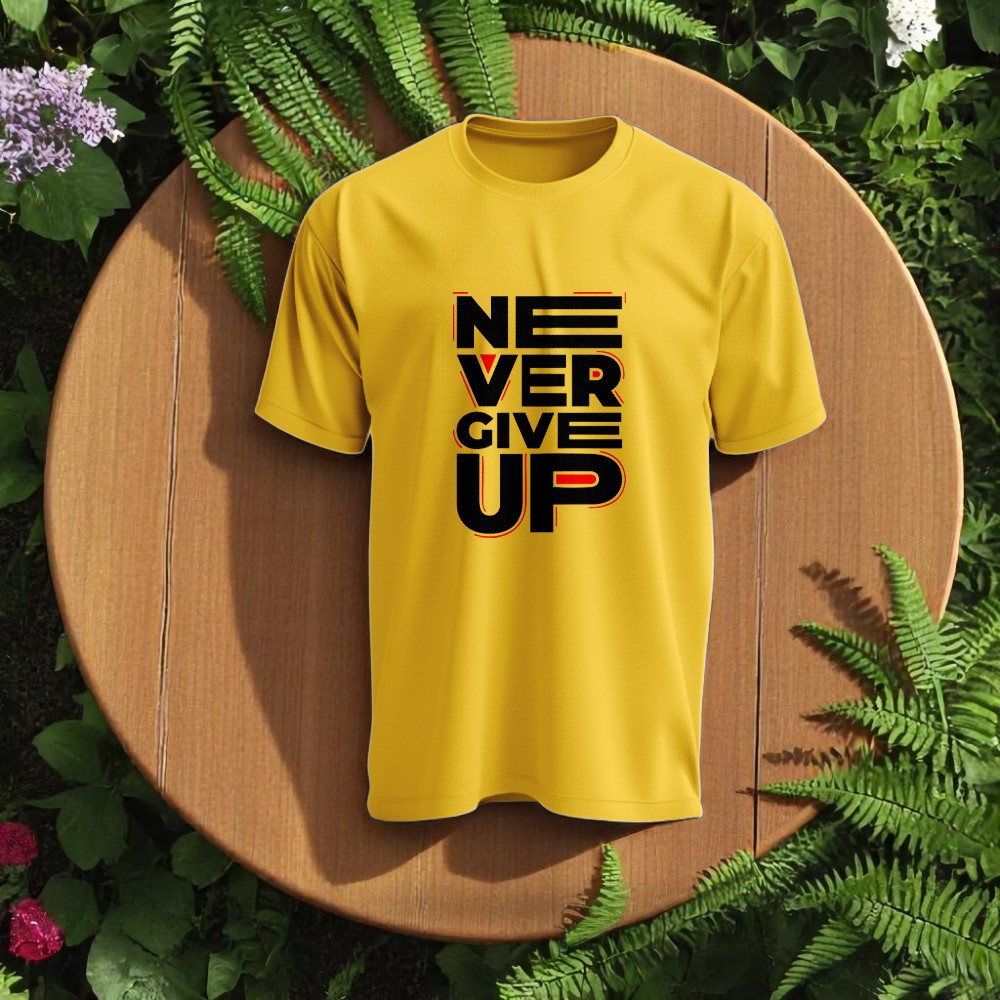 Never Give Up - Asla Pes Etme Tasarımlı Bisiklet Yaka Tişört - Sarı