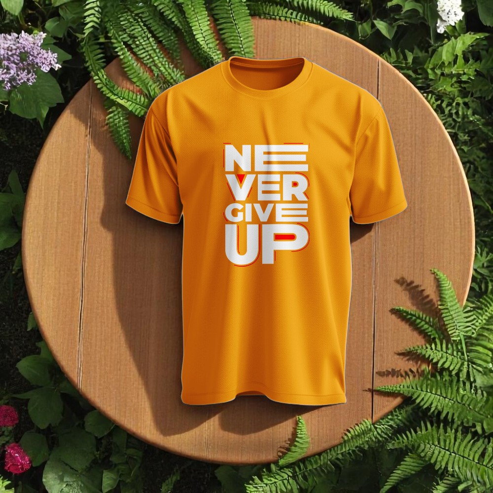 Never Give Up - Asla Pes Etme Tasarımlı Bisiklet Yaka Tişört - Turuncu