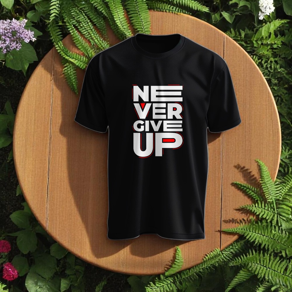 Never Give Up - Asla Pes Etme Tasarımlı Bisiklet Yaka Tişört - Siyah