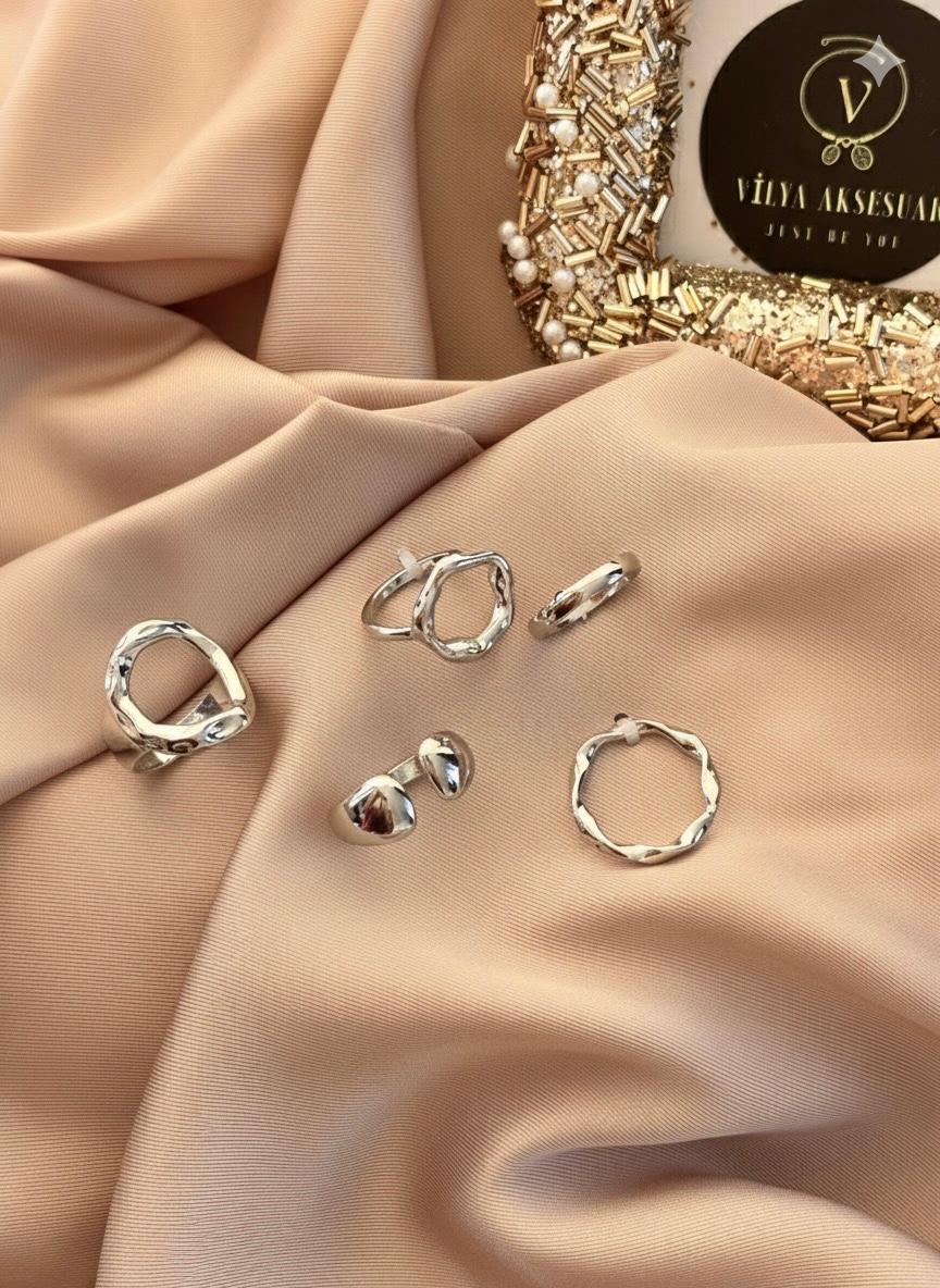 Çoklu Gümüş Renkli Yüzük