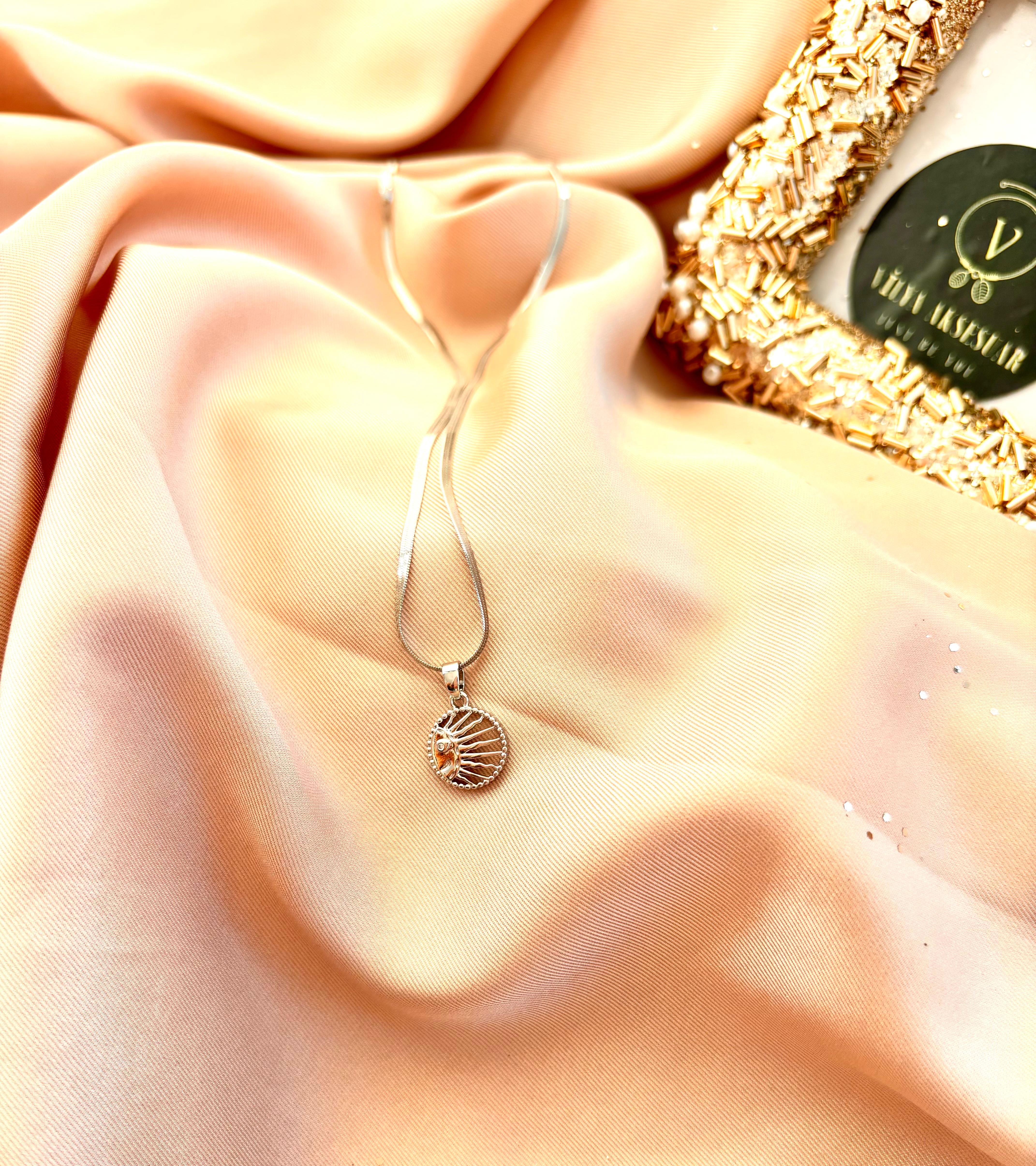 Güneş Gümüş Renkli Kolye