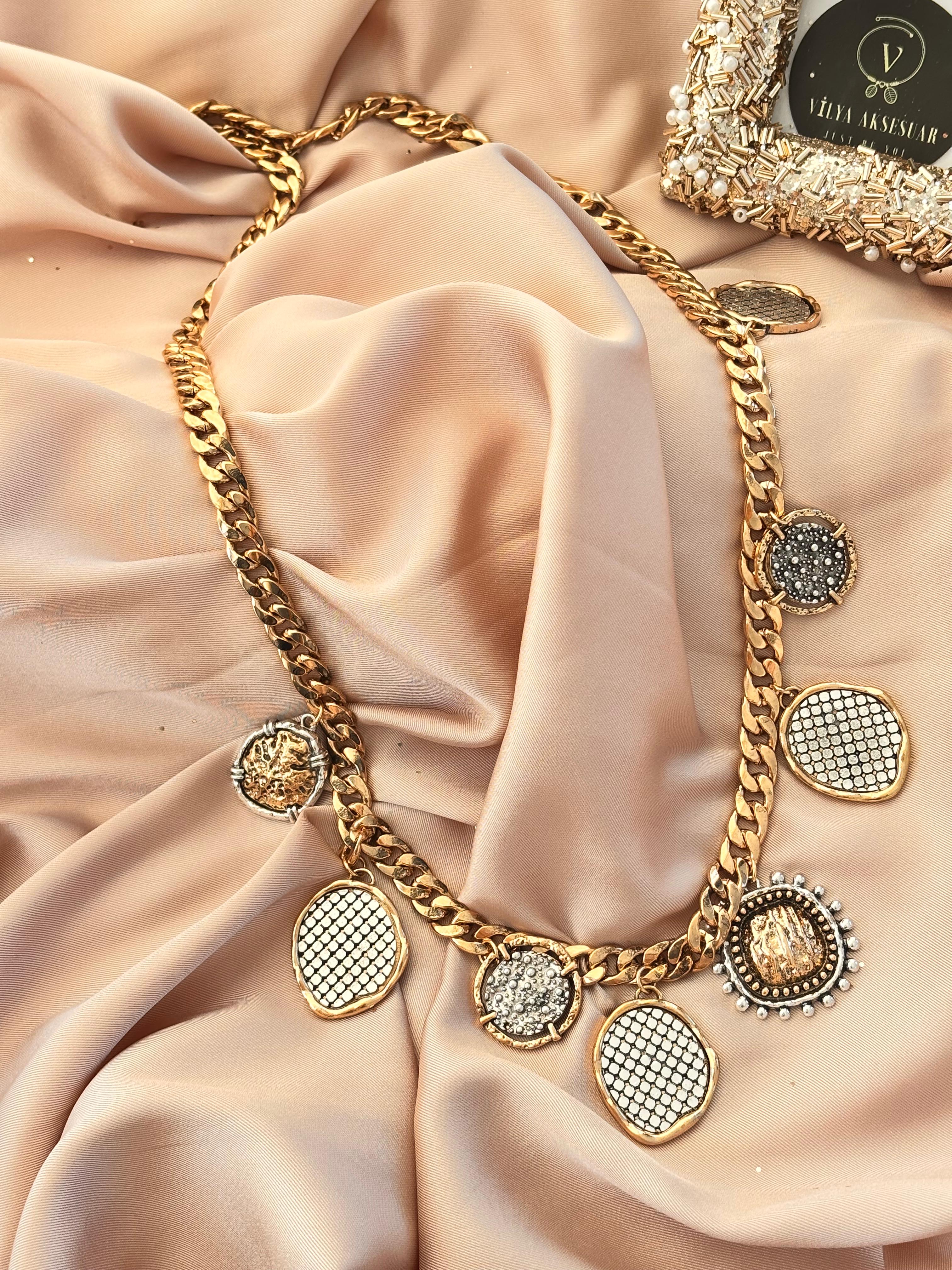 Kalın Zincir Taşlı Kolye