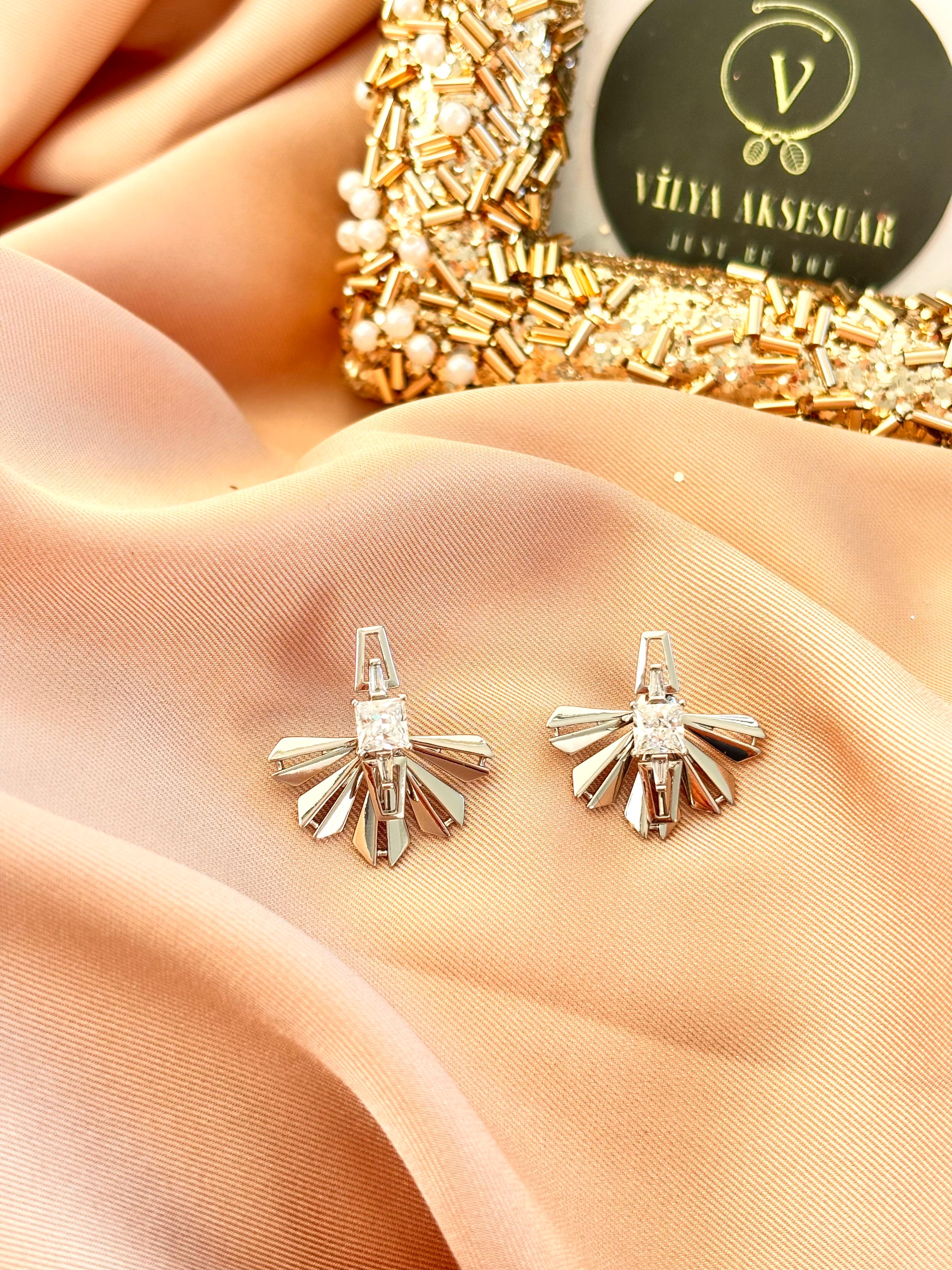 Yelpaze Gümüş Renkli Küpe