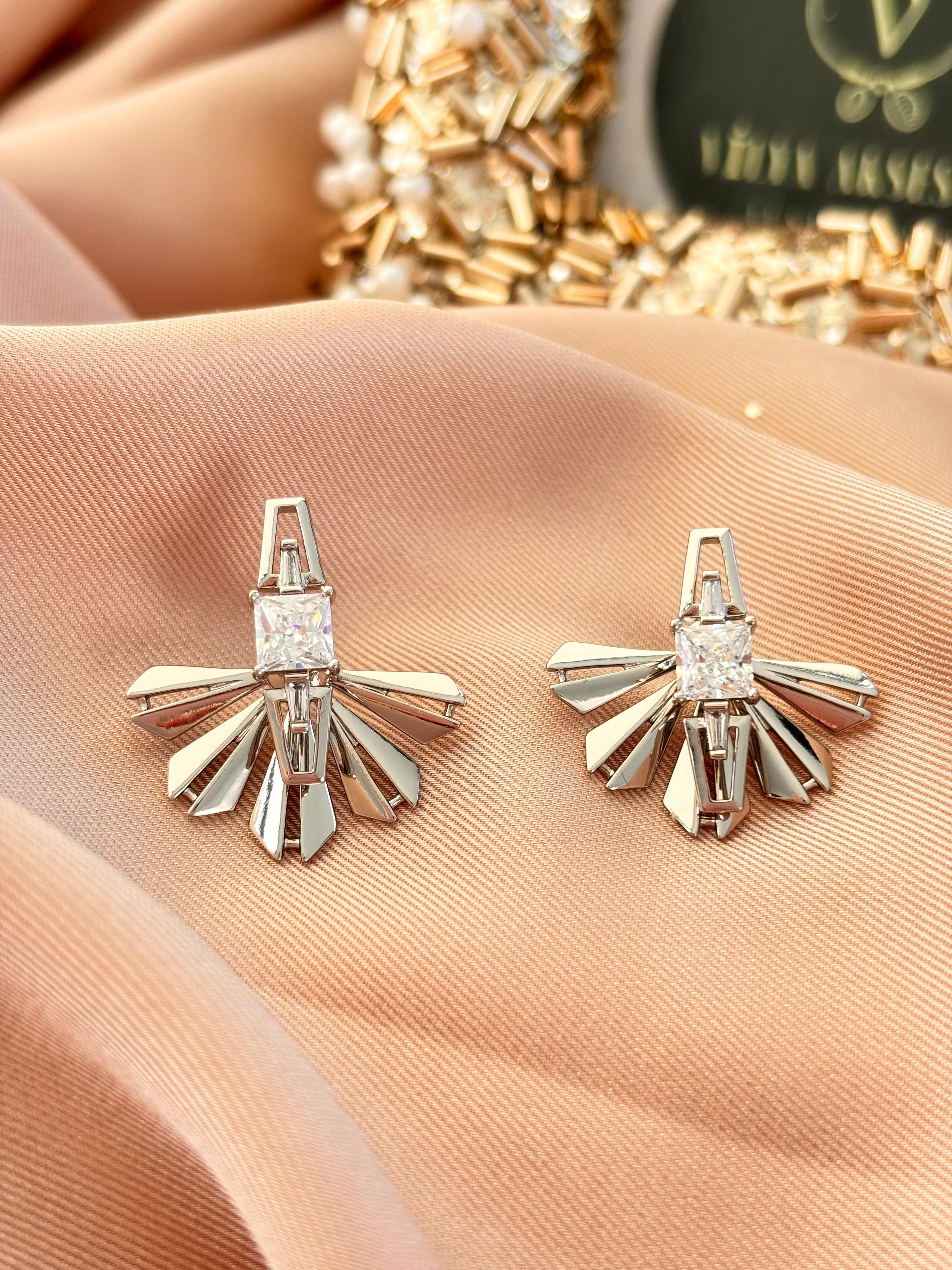 Yelpaze Gümüş Renkli Küpe