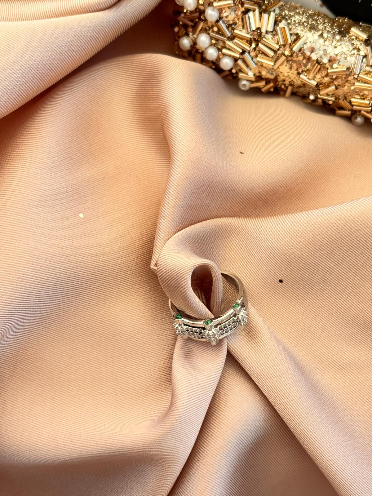 Yeşil Taş Baget Beyaz Yüzük