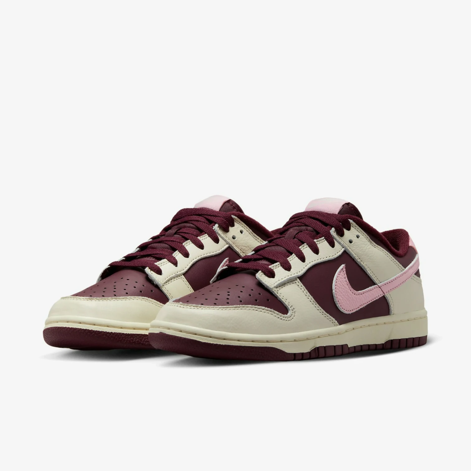  Dunk Low “Valentine's Day”