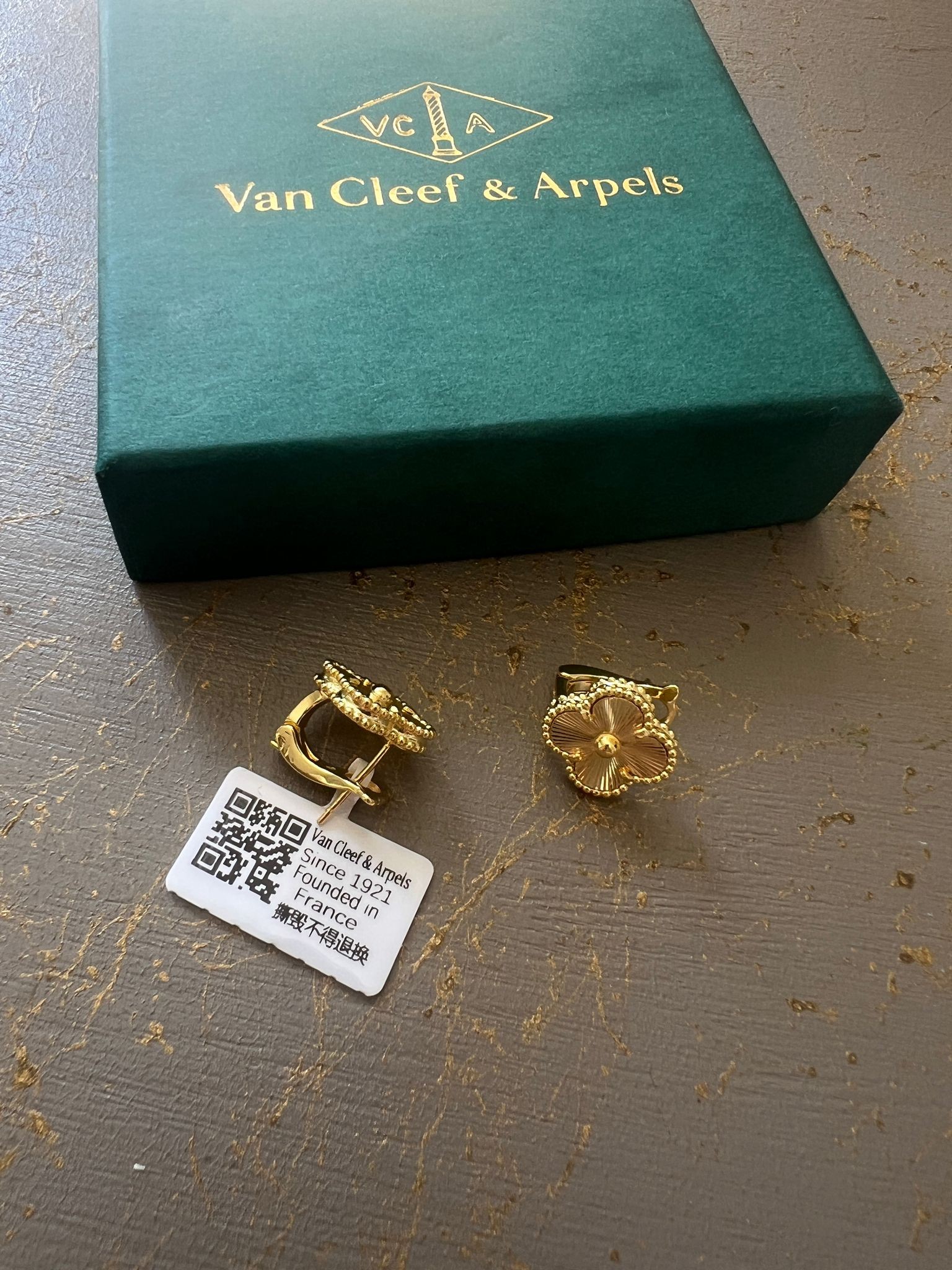 Van Cleef & Arpels All Gold Küpe