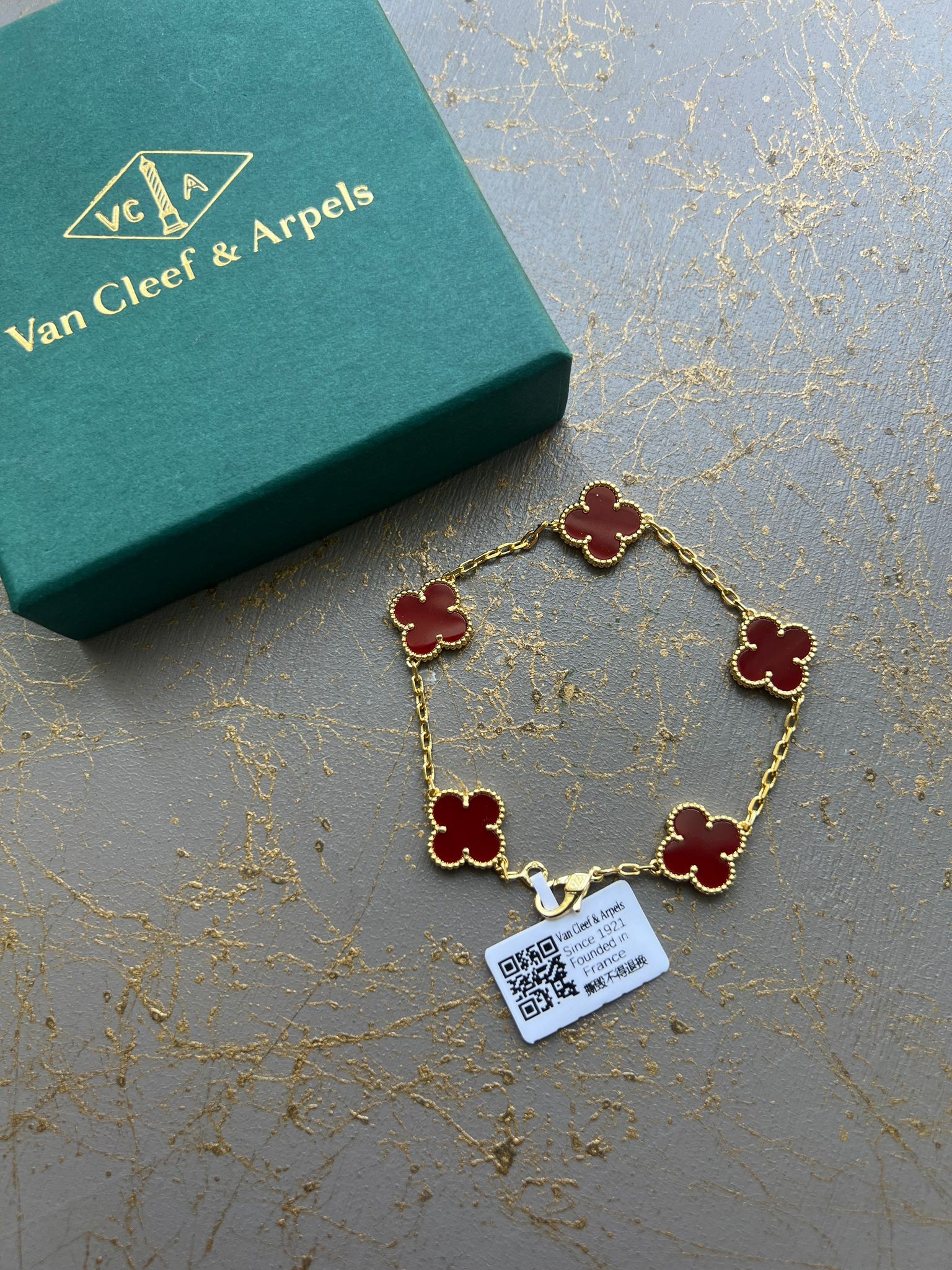 Van Cleef & Arpels All Gold Red Bileklik