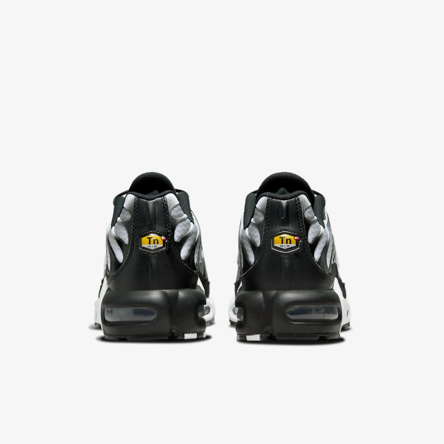 Air Max Plus Black/Metallic Silver