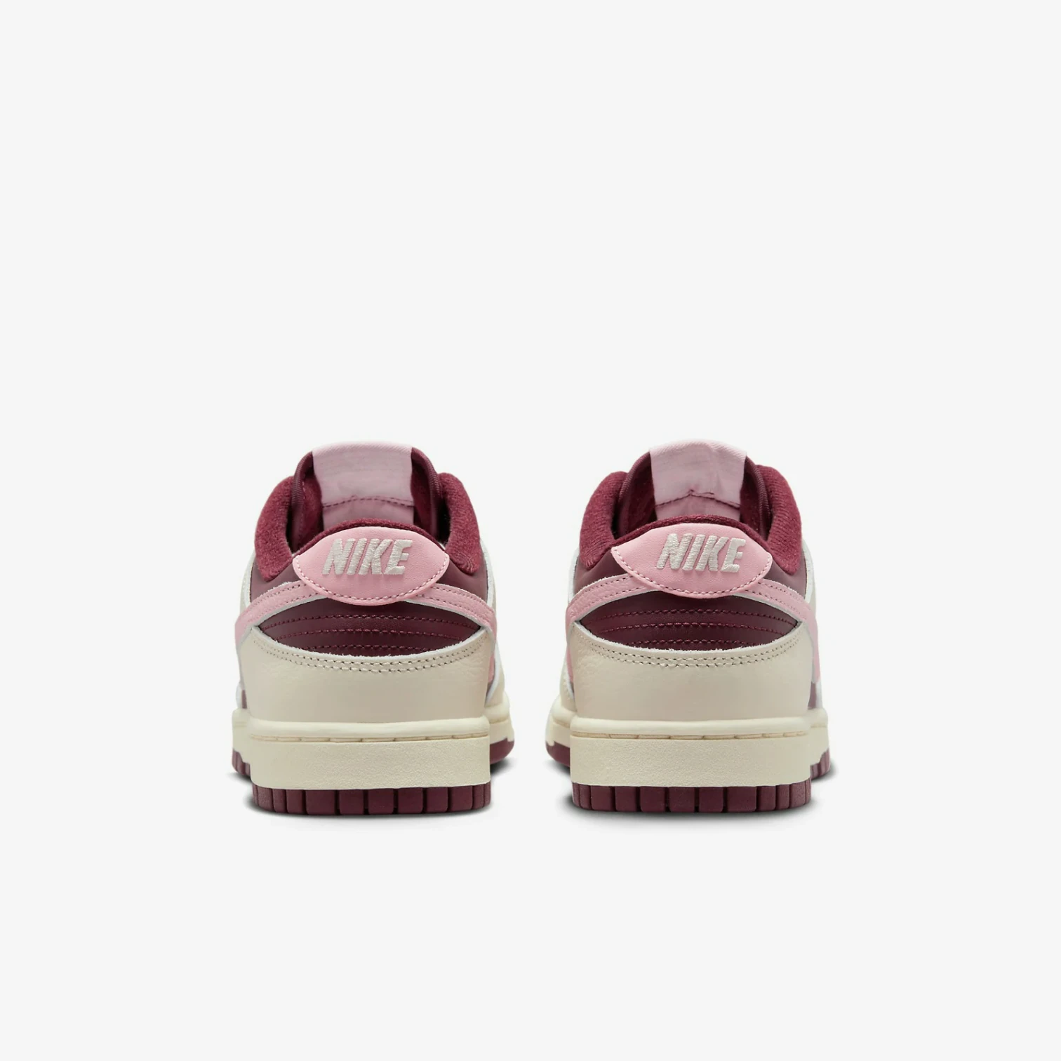  Dunk Low “Valentine's Day”