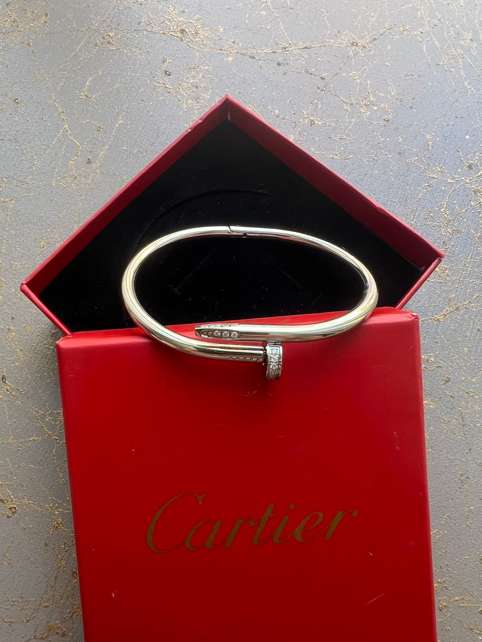 Cartier Gold Taşlı Çivi Bileklik