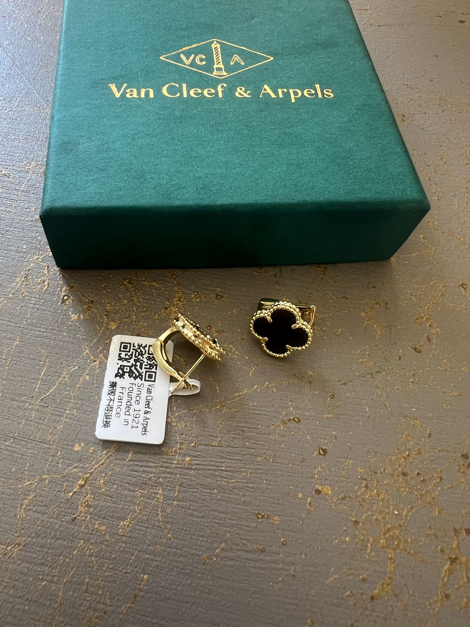 Van Cleef & Arpels All Gold Black Küpe