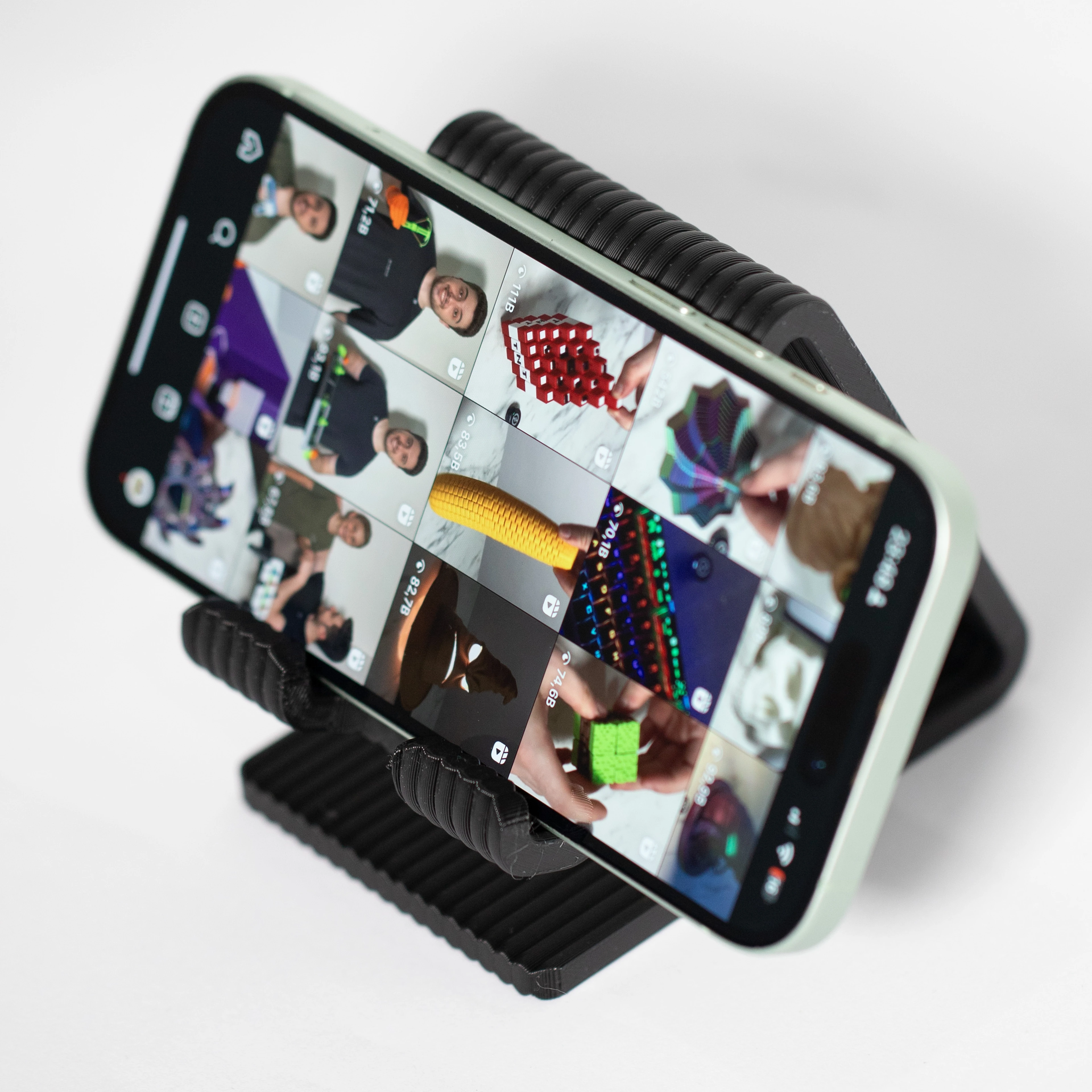 Çizgili Telefon Standı