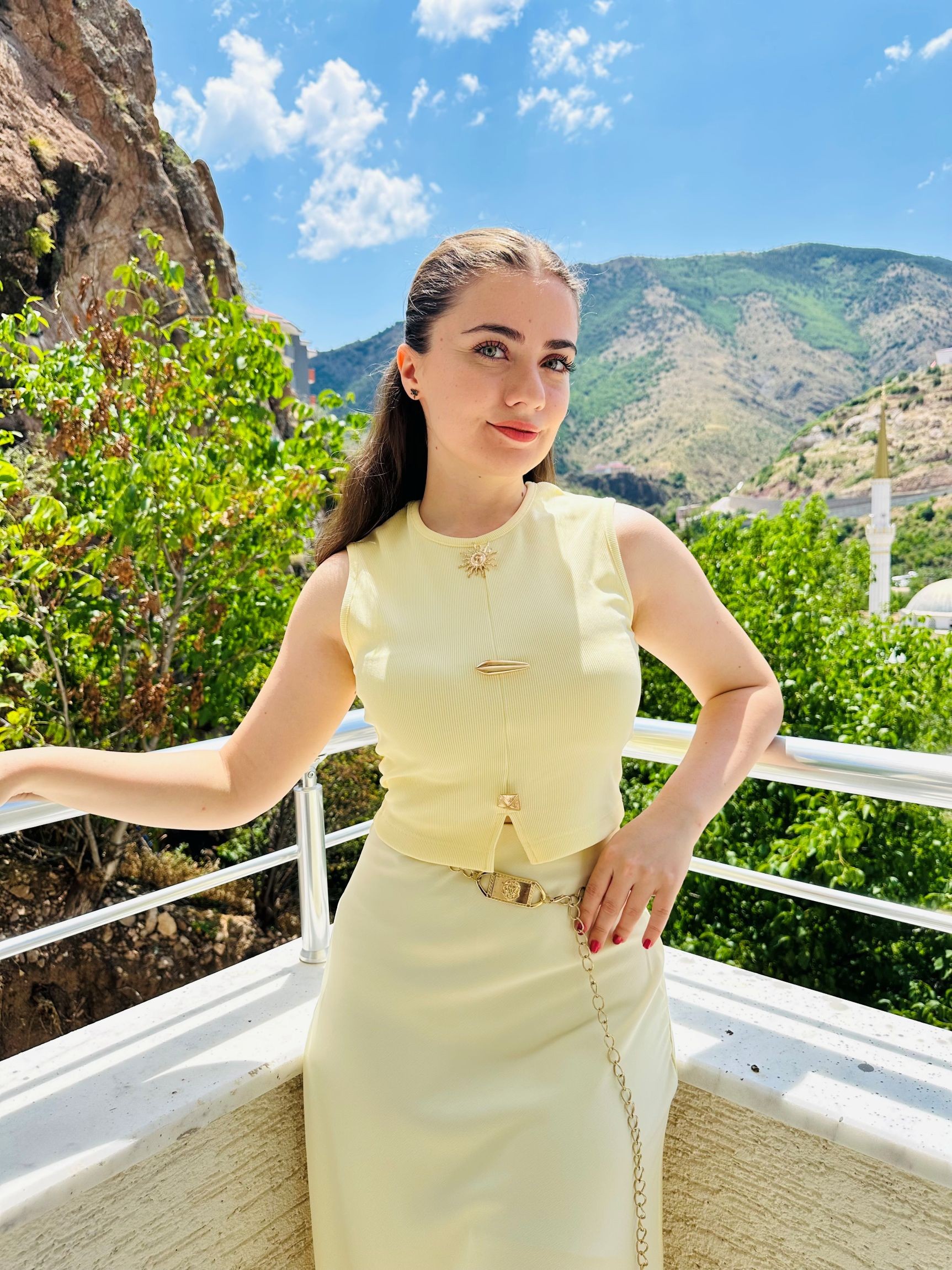 Güneş Gold Detay Crop - Sarı