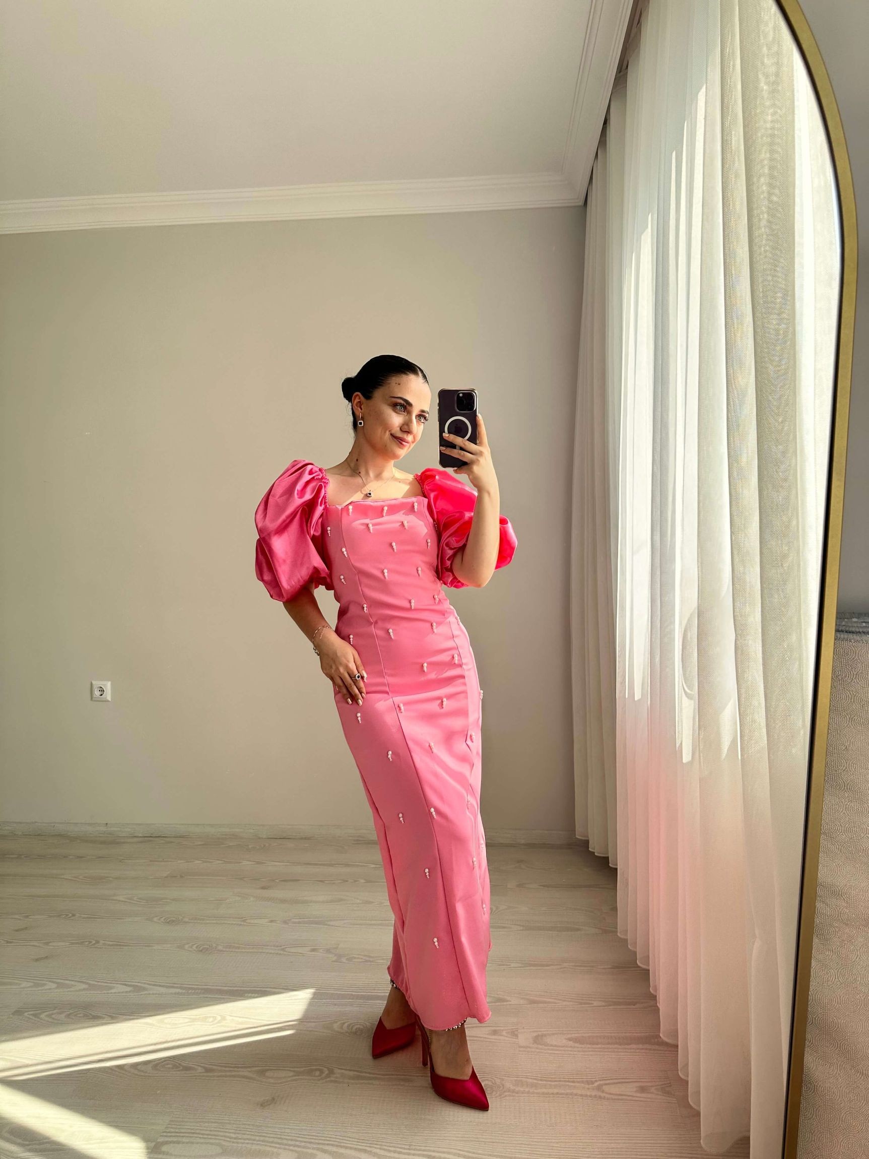 Saten Kollu Boncuk Detaylı Elbise - Pembe