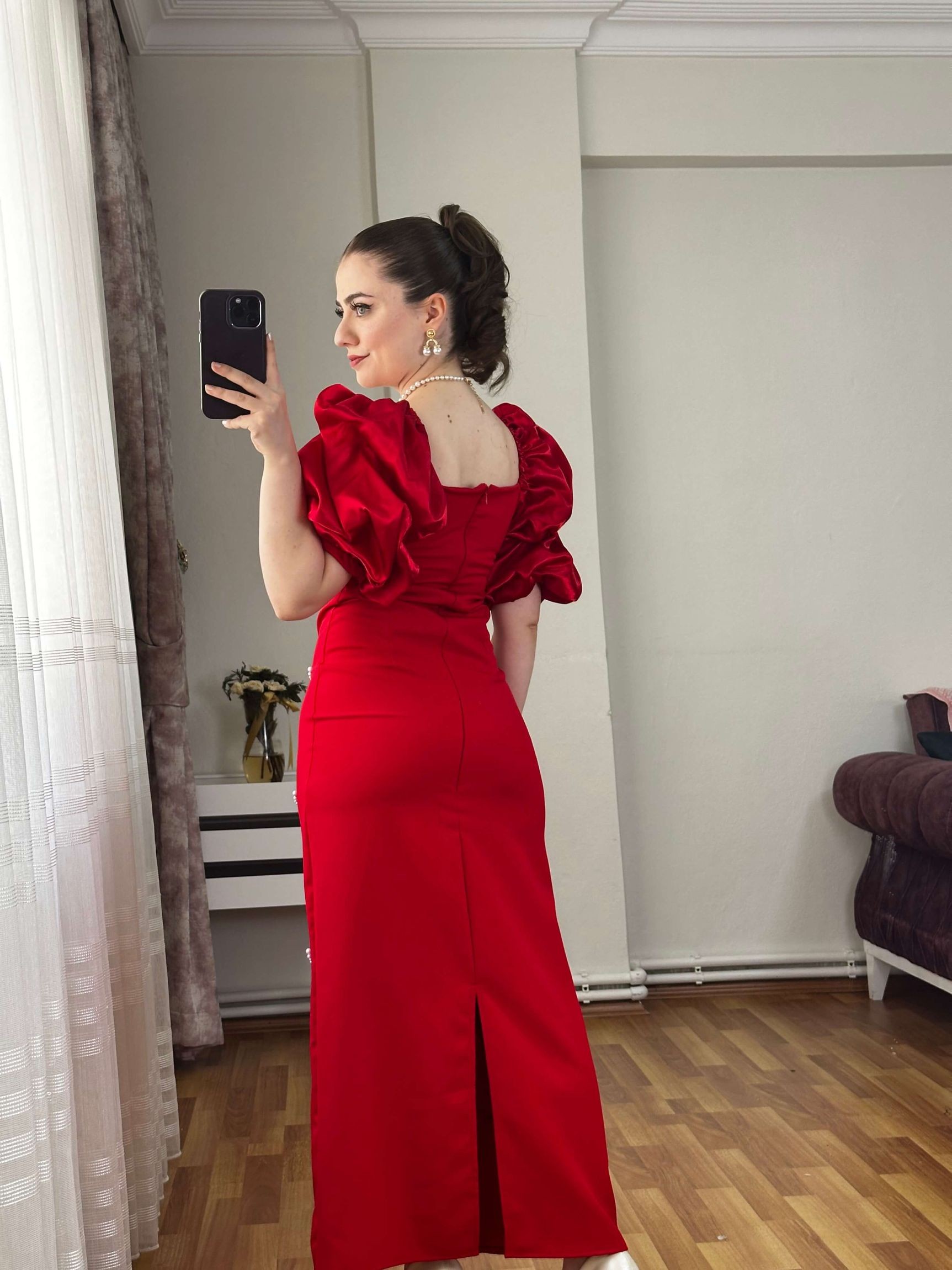 Boncuk Detaylı Kare Yaka Elbise