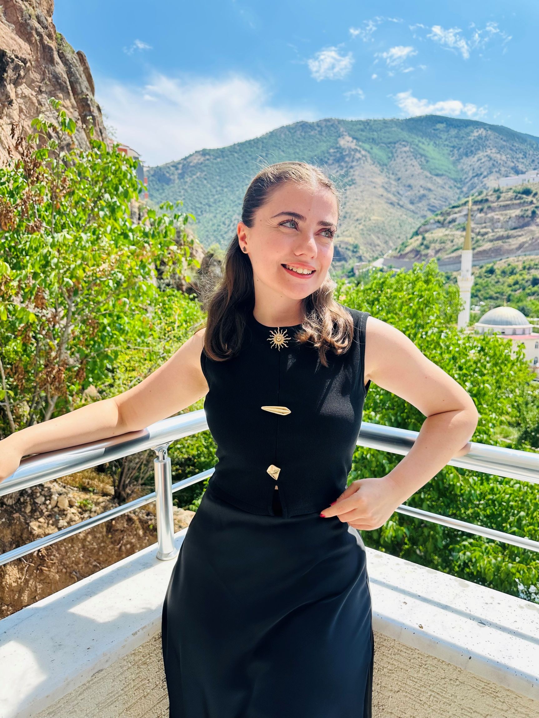 Güneş Gold Detay Crop - Siyah